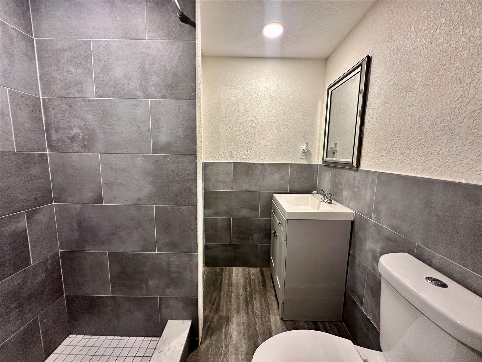 Listing photo id 17 for 3240 Briar Cliff Drive