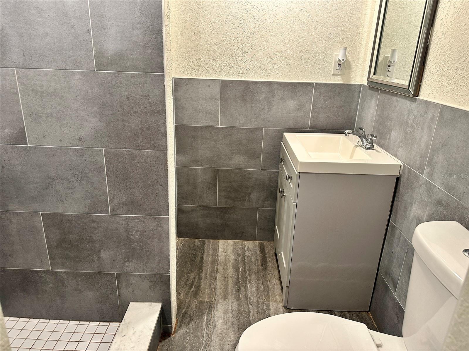 Listing photo id 18 for 3240 Briar Cliff Drive