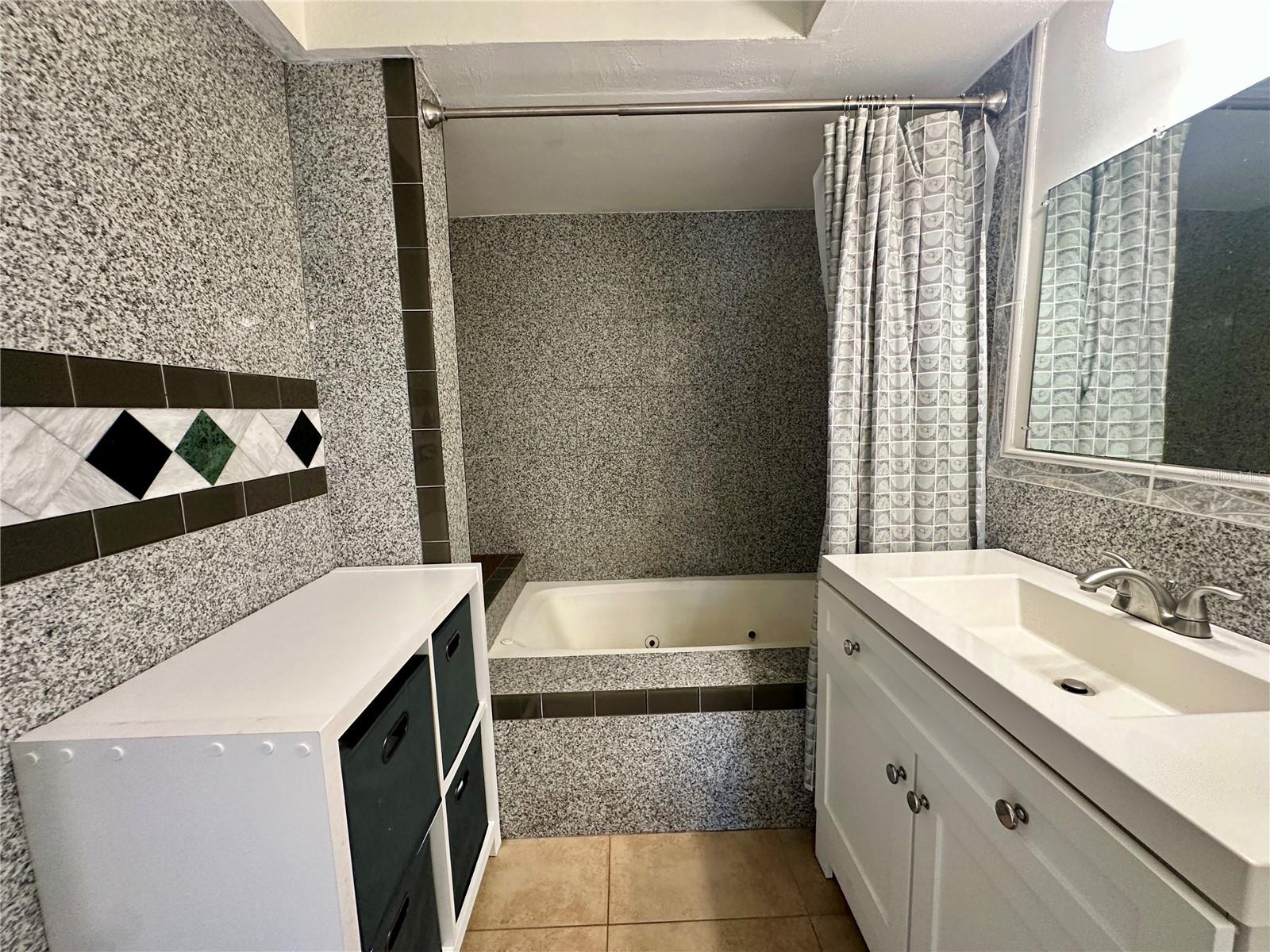 Listing photo id 24 for 3240 Briar Cliff Drive