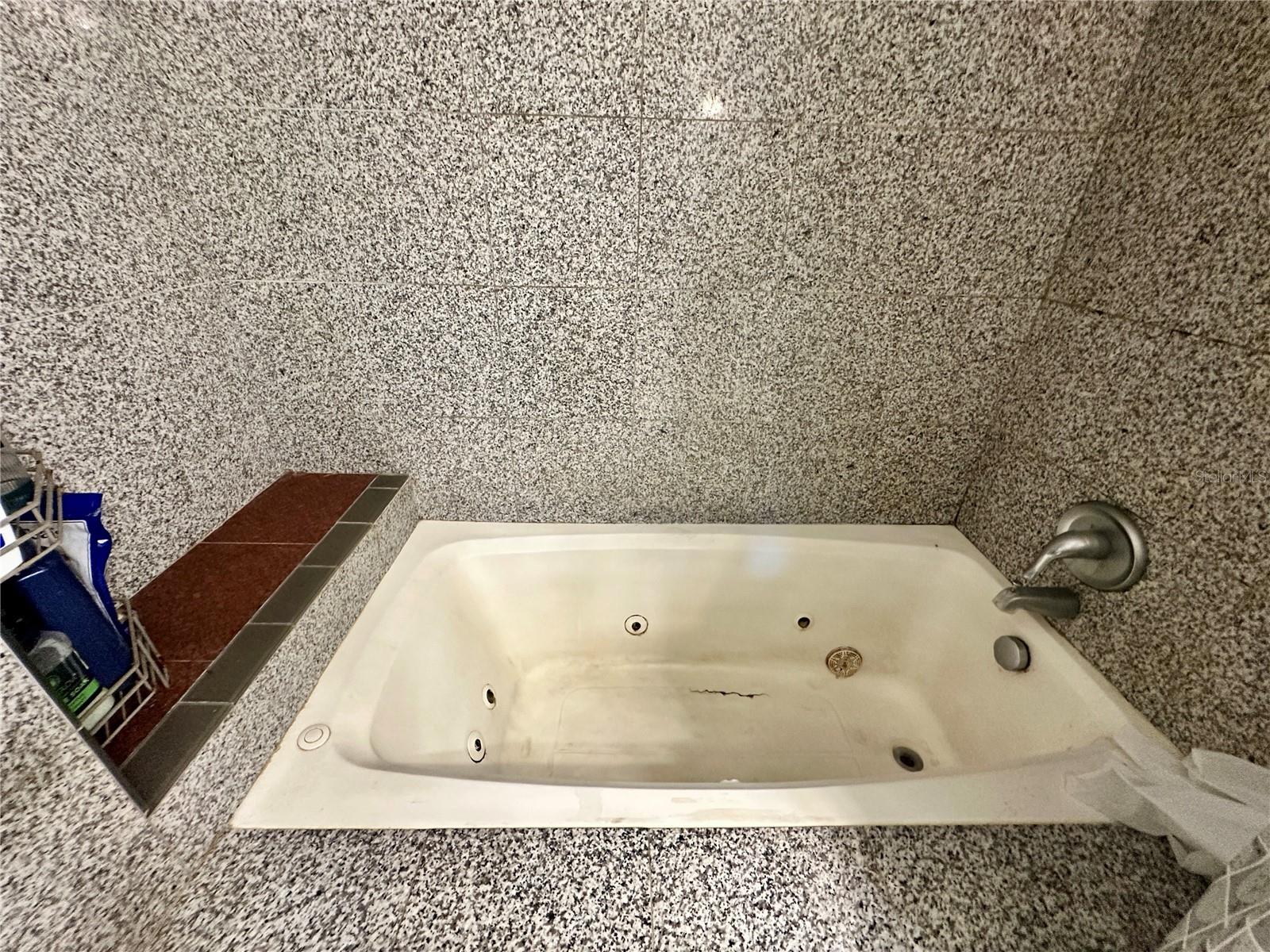 Listing photo id 25 for 3240 Briar Cliff Drive