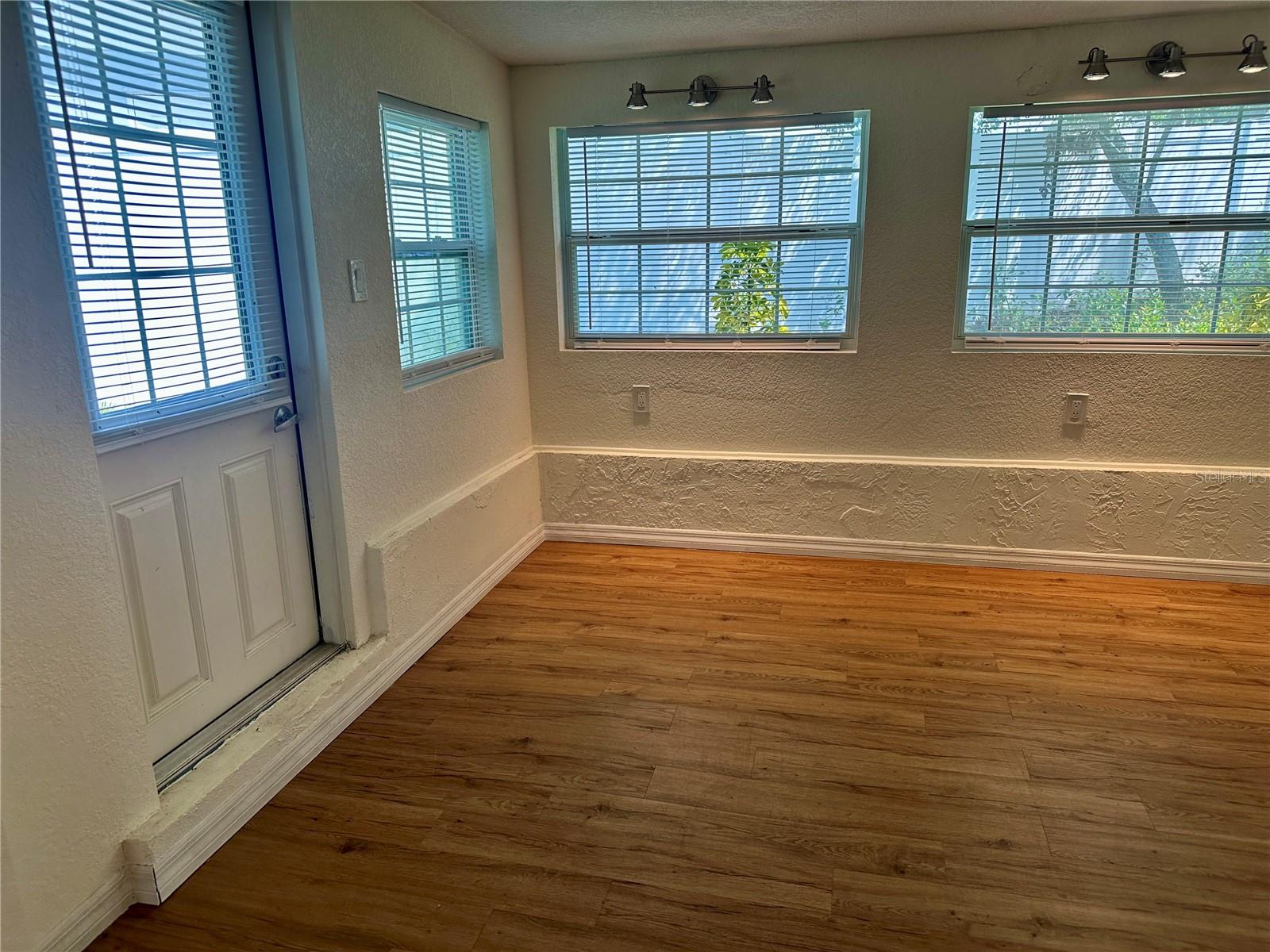 Listing photo id 27 for 3240 Briar Cliff Drive