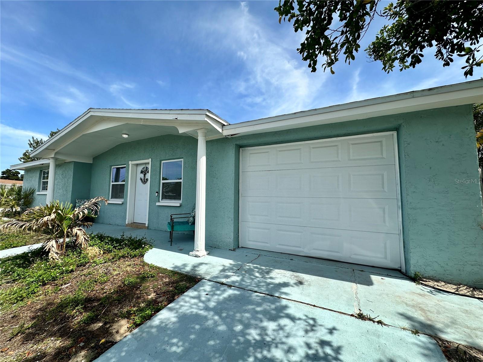 Listing photo id 1 for 3240 Briar Cliff Drive