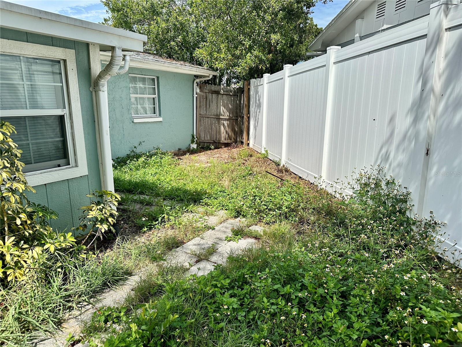 Listing photo id 31 for 3240 Briar Cliff Drive