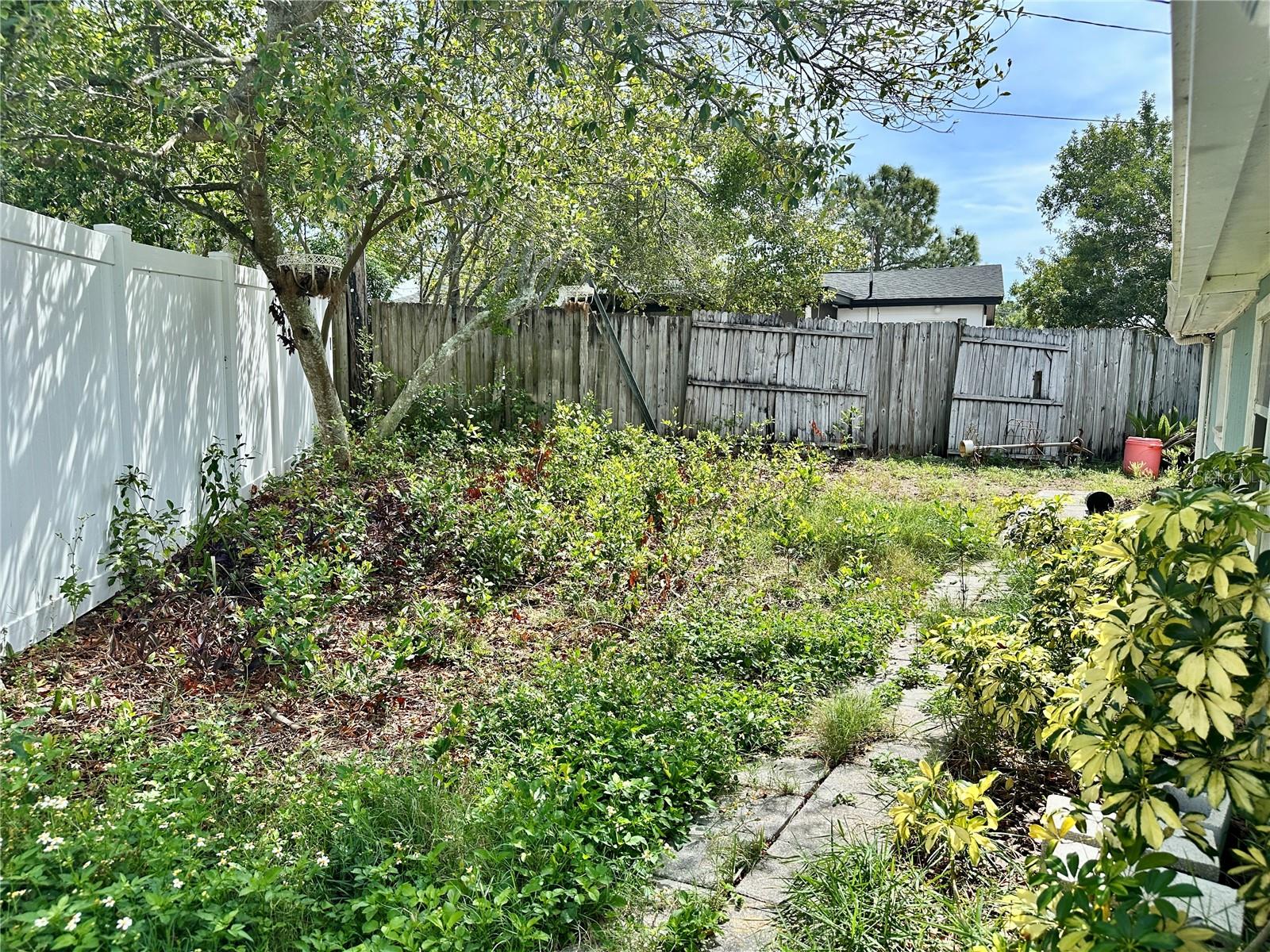 Listing photo id 32 for 3240 Briar Cliff Drive