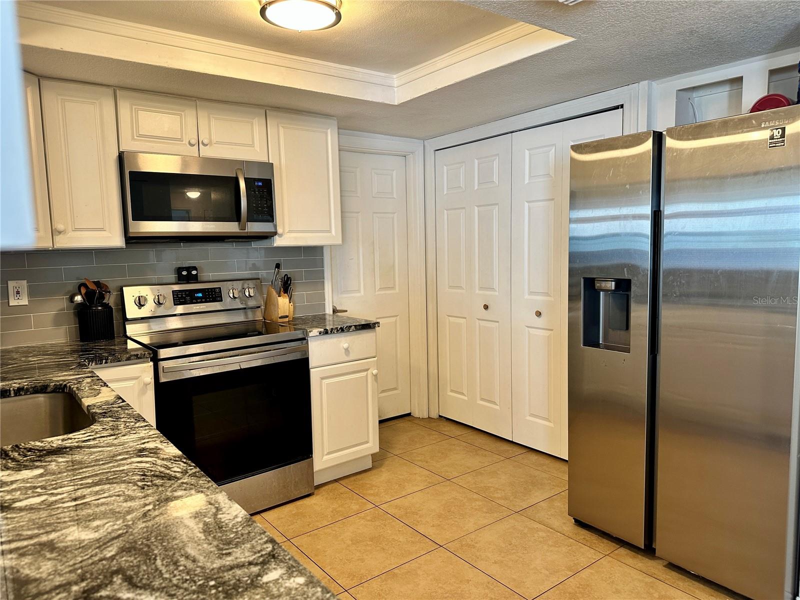 Listing photo id 4 for 3240 Briar Cliff Drive