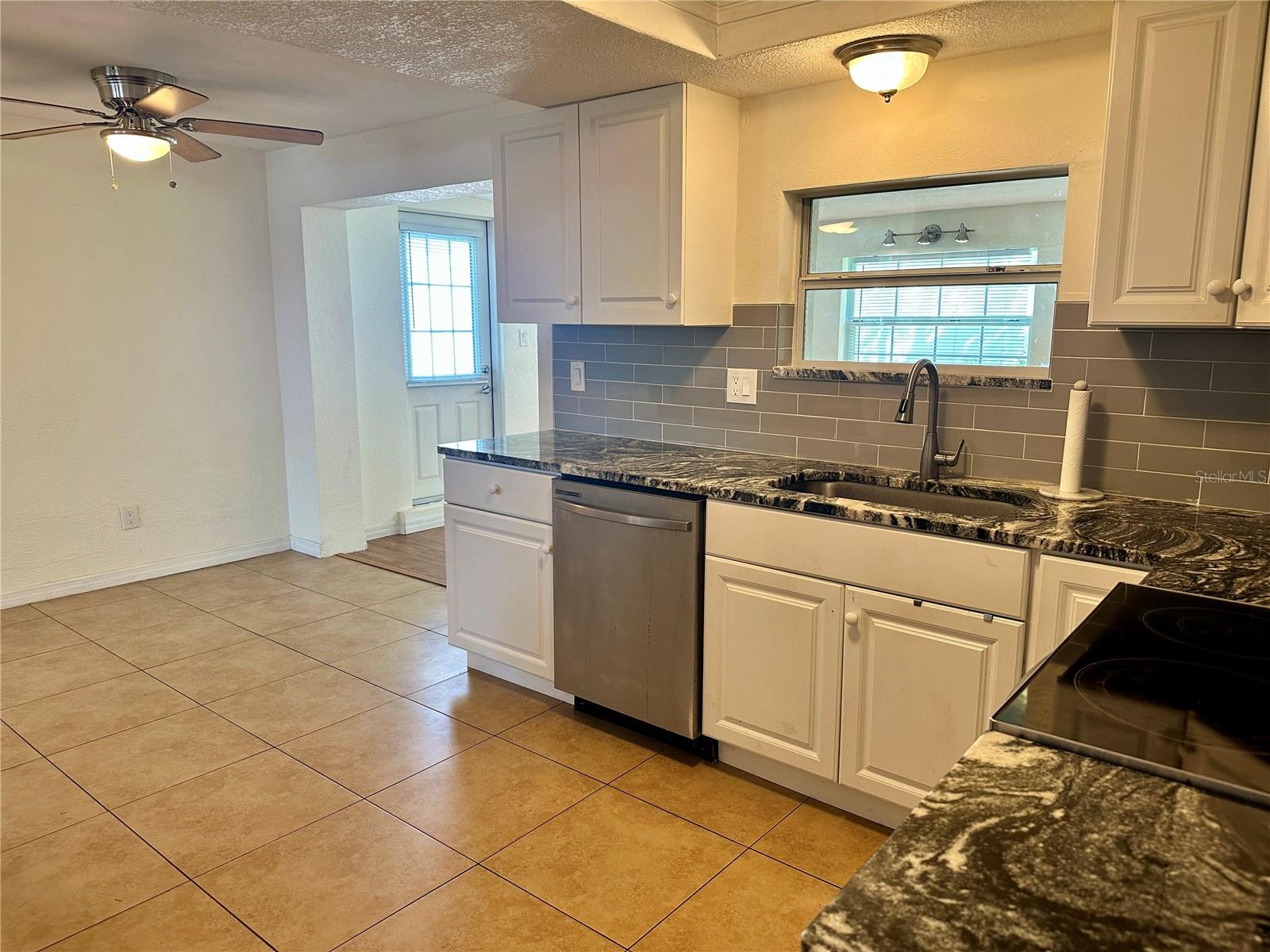 Listing photo id 6 for 3240 Briar Cliff Drive