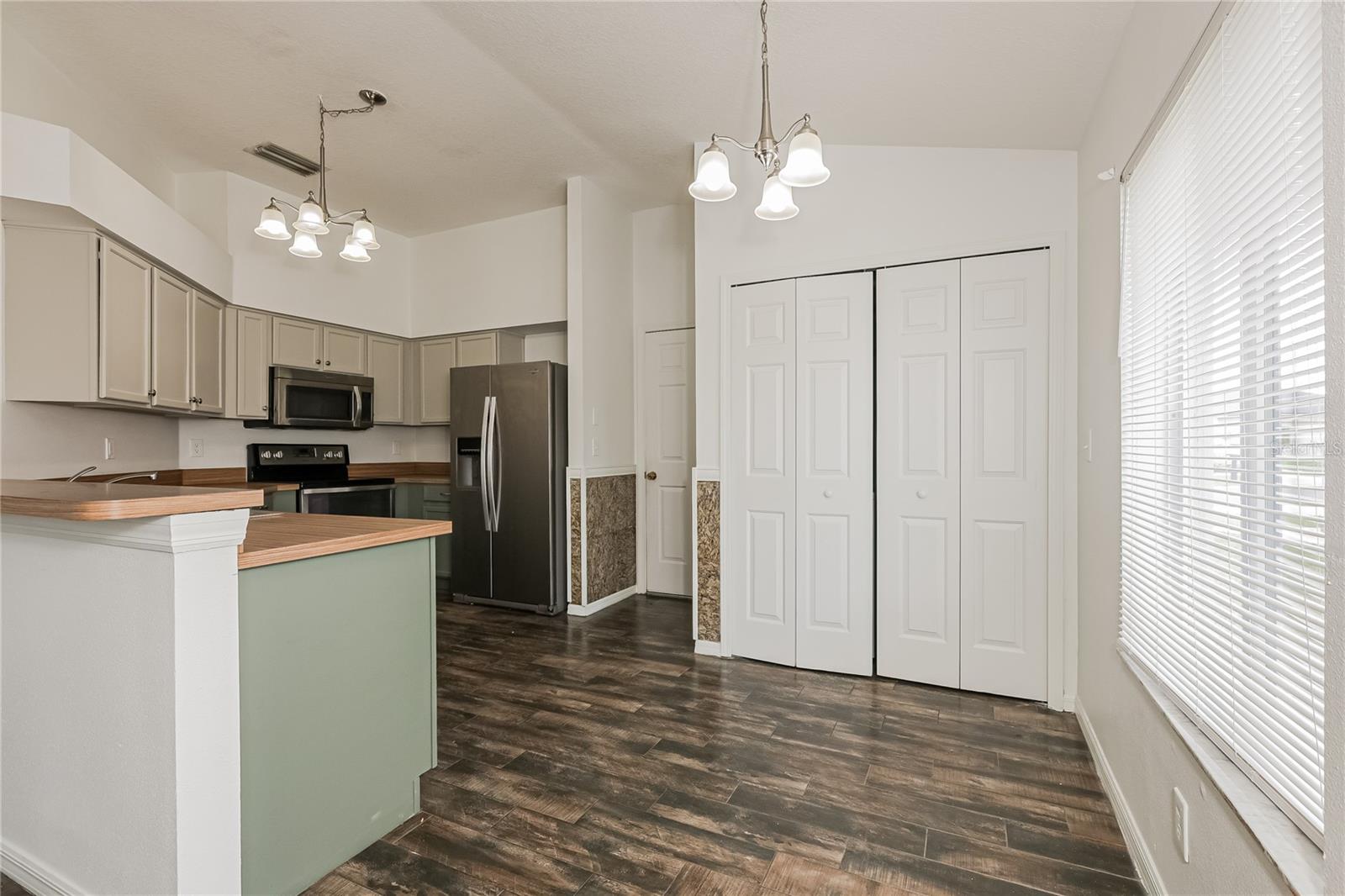 Image 5 of 14 For 544 Lindsay Anne Court