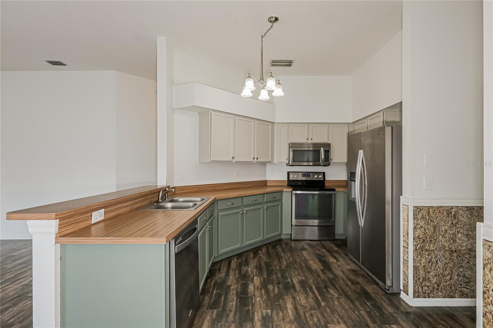 Image 6 of 14 For 544 Lindsay Anne Court