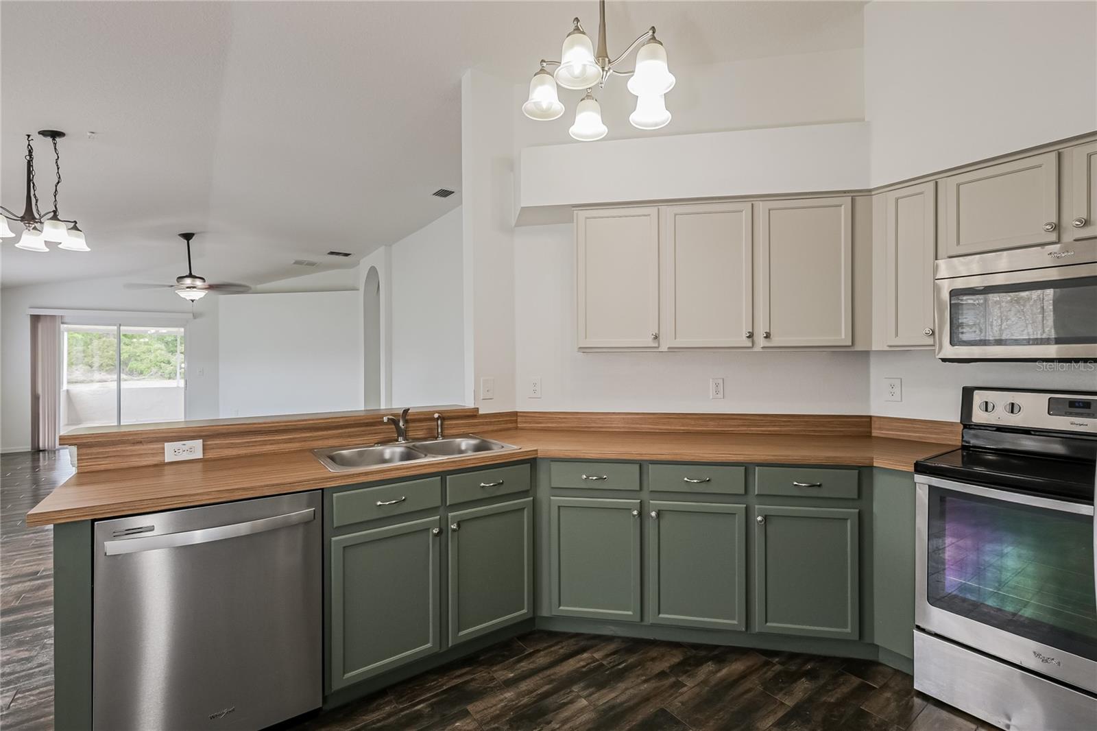 Image 7 of 14 For 544 Lindsay Anne Court