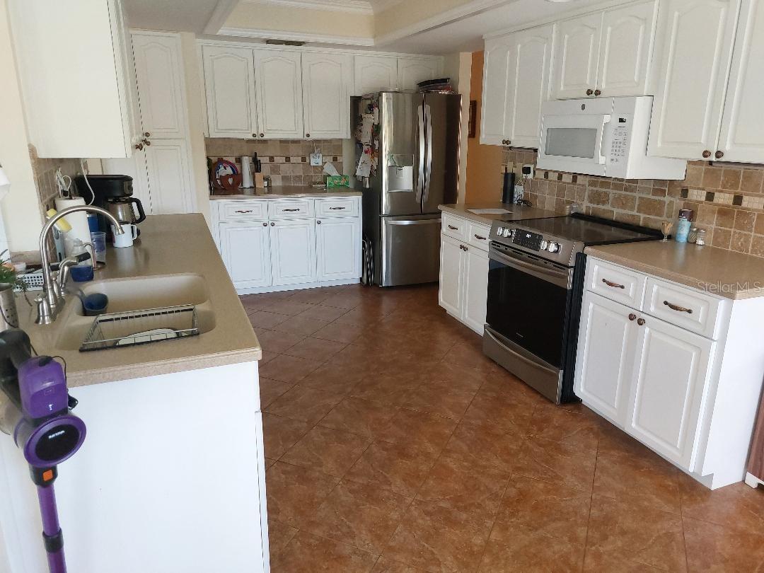 Image 10 of 19 For 1207 Gillespie Drive N