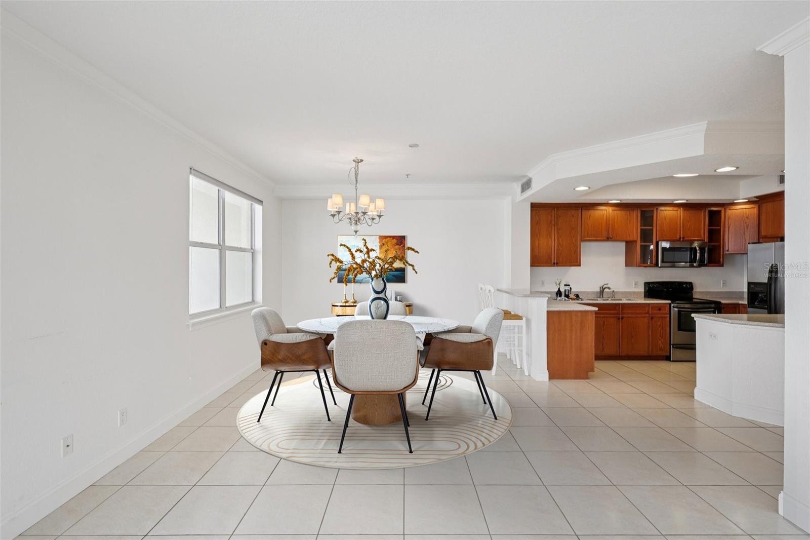 Image 10 of 41 For 750 4th Avenue S 502