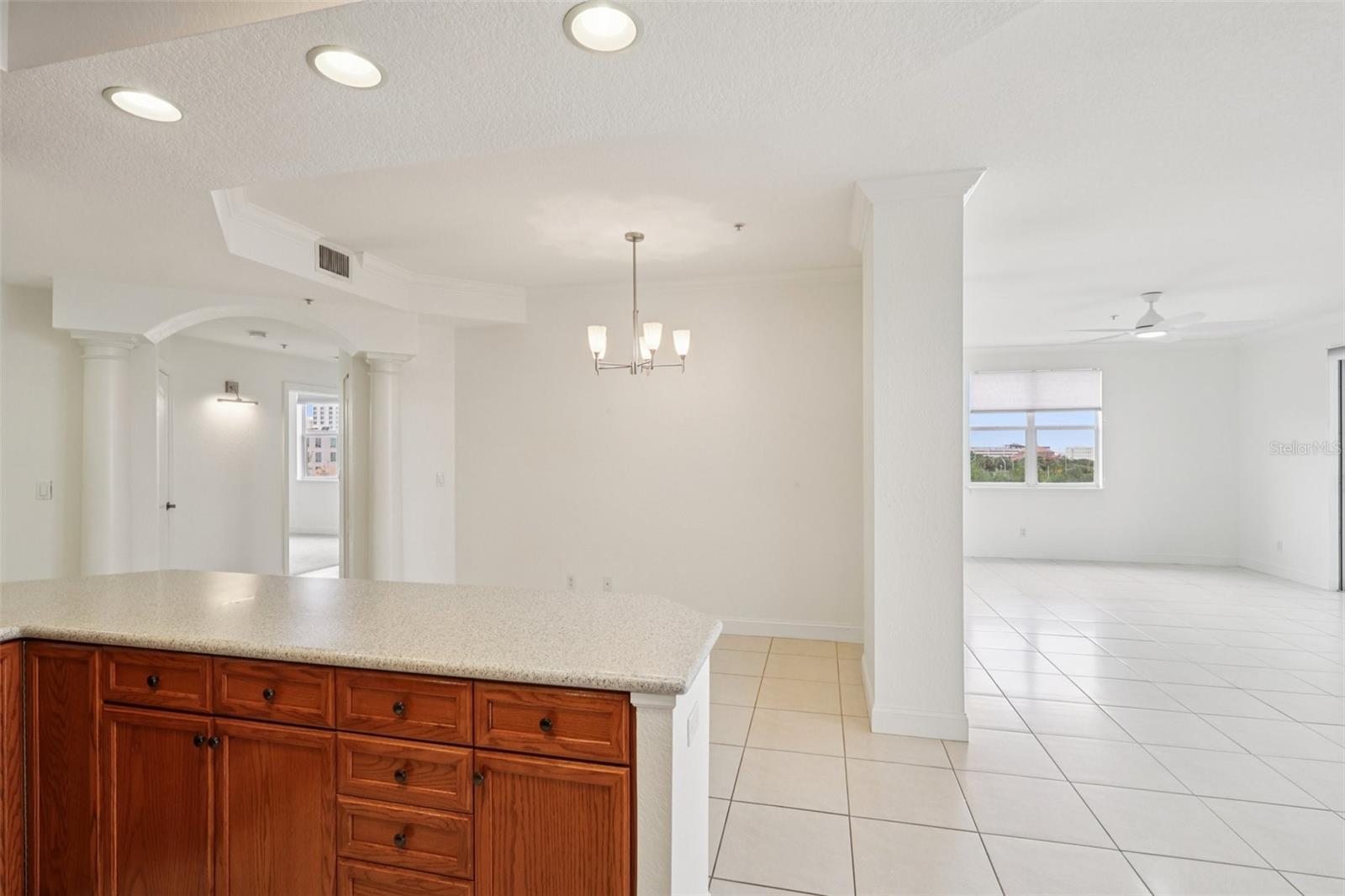 Image 15 of 41 For 750 4th Avenue S 502