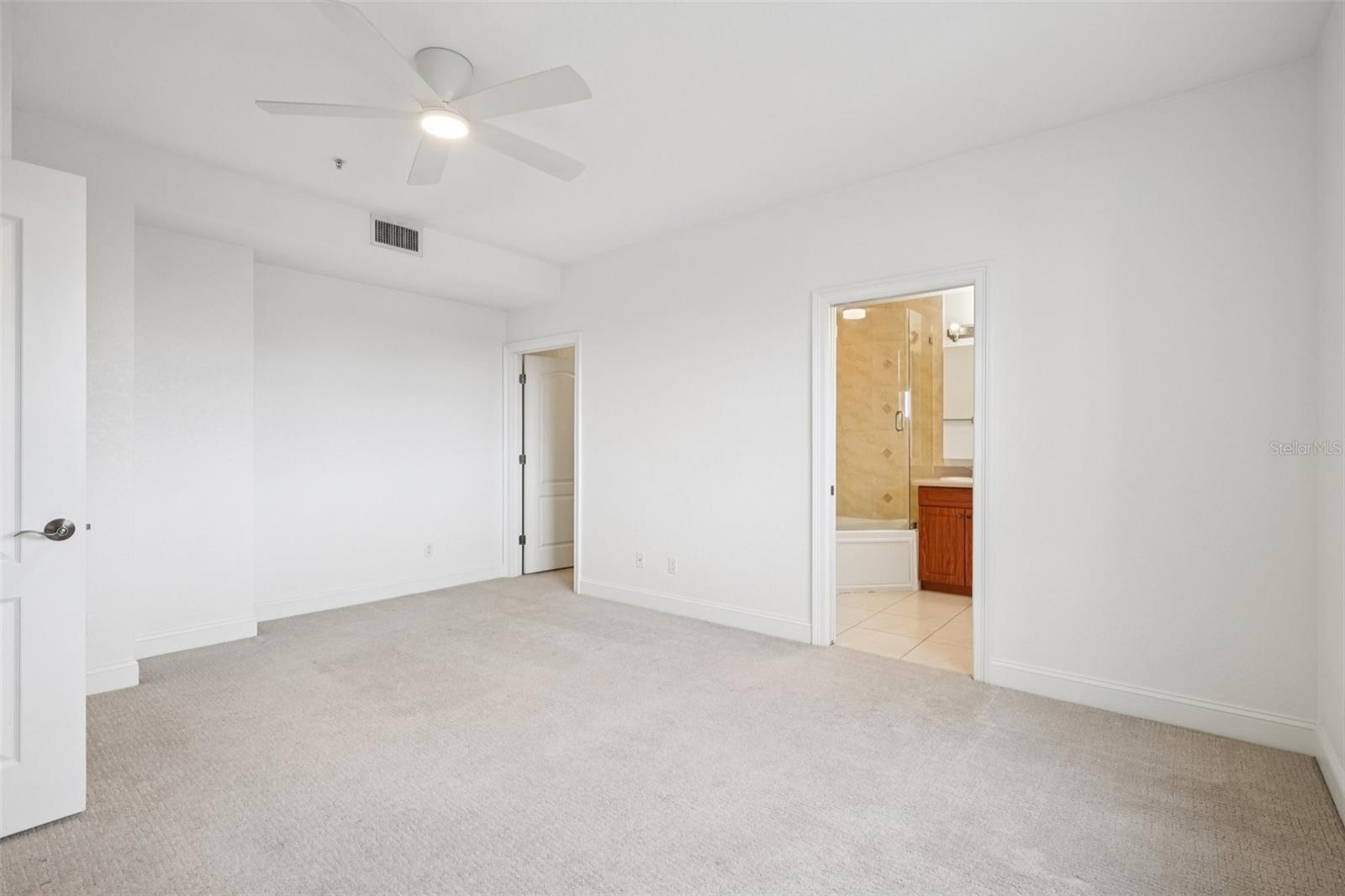 Image 19 of 41 For 750 4th Avenue S 502