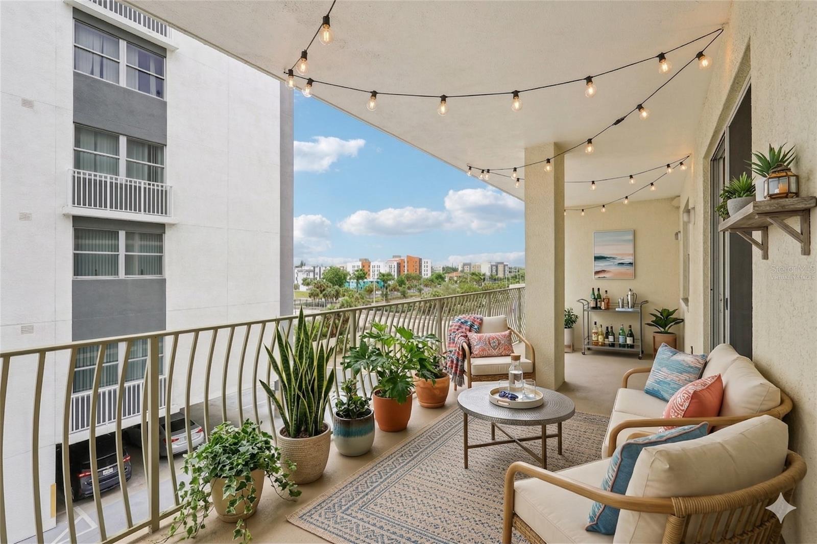 Image 2 of 41 For 750 4th Avenue S 502