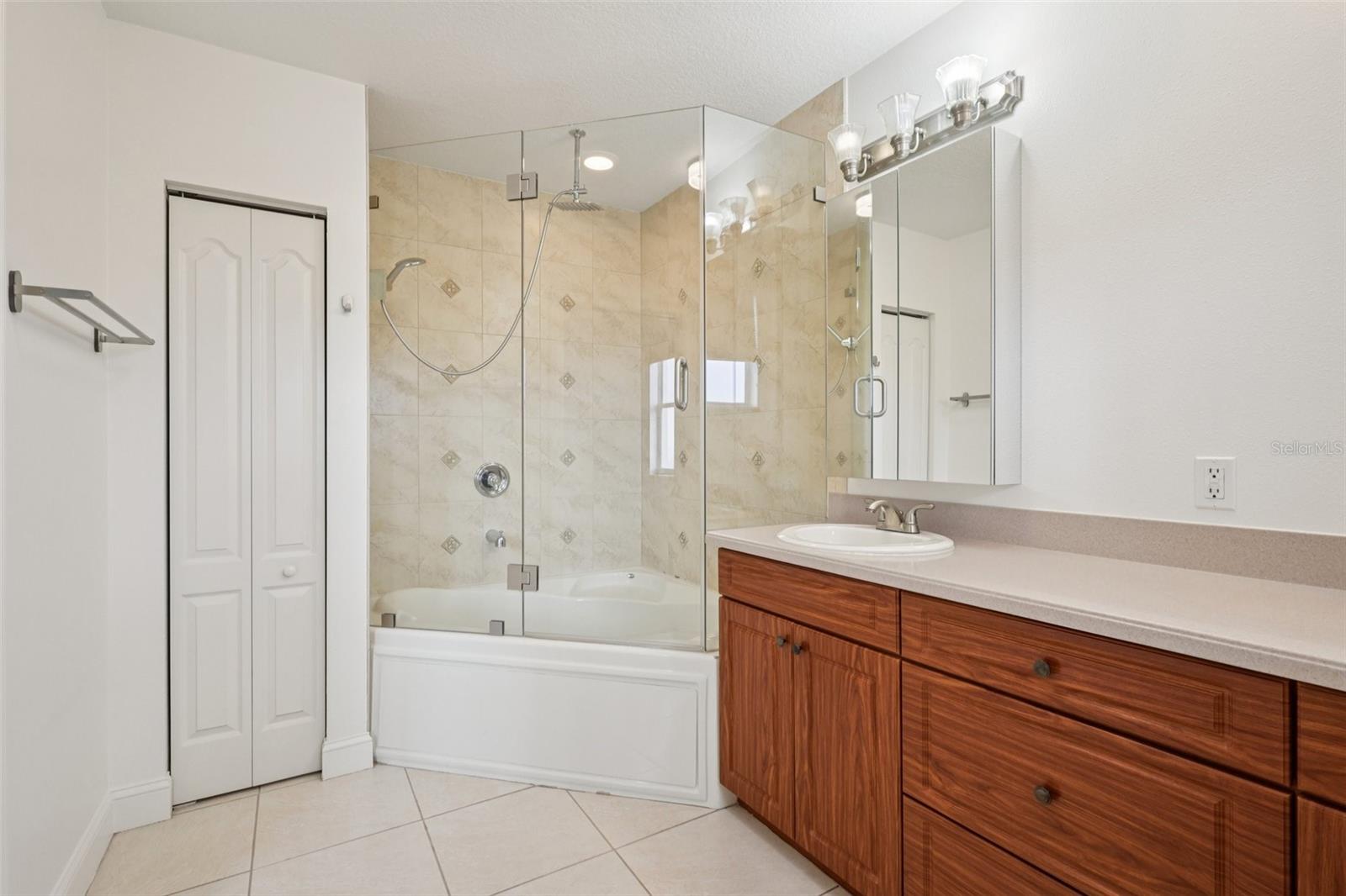 Image 22 of 41 For 750 4th Avenue S 502