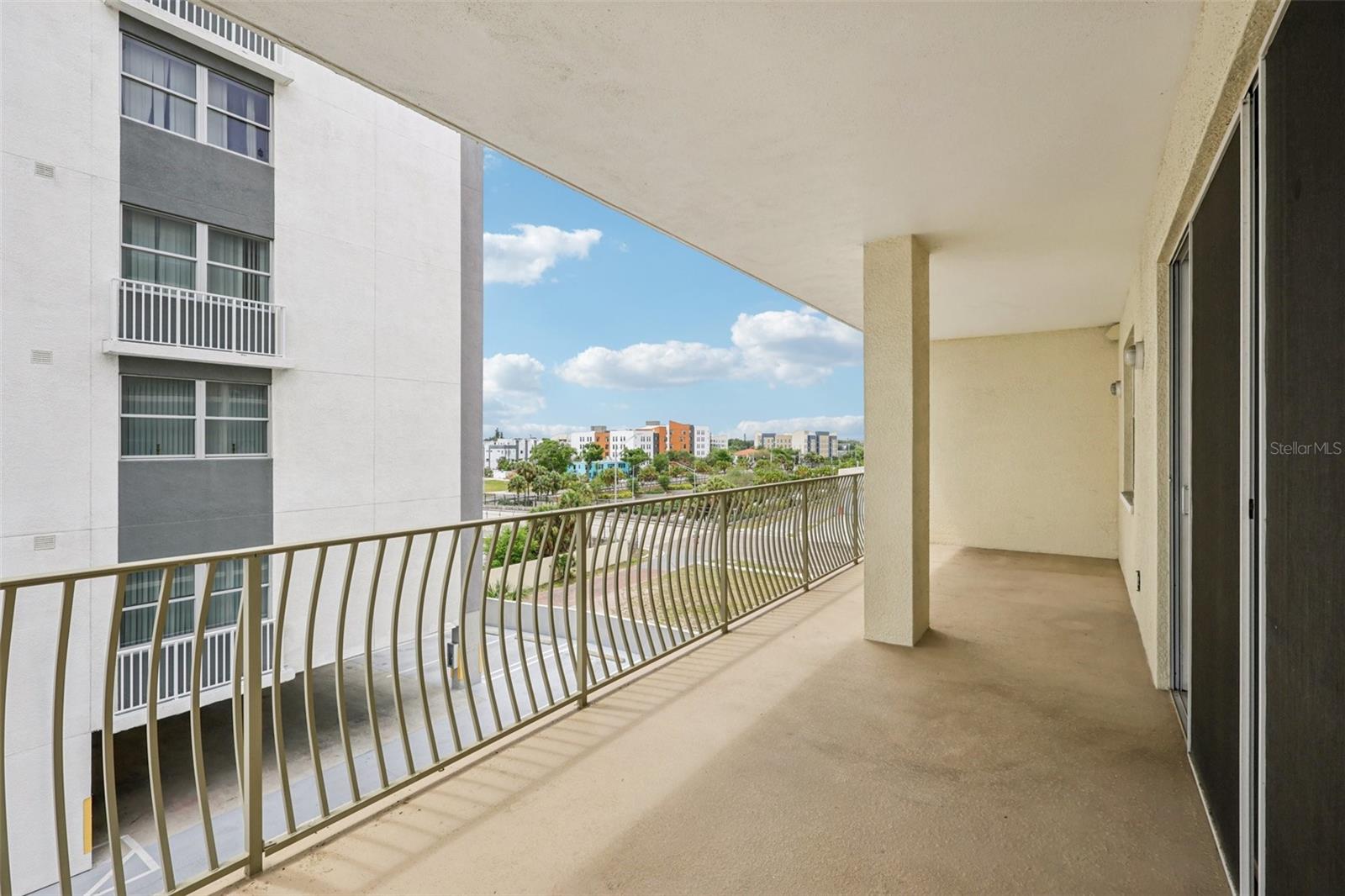 Image 3 of 41 For 750 4th Avenue S 502