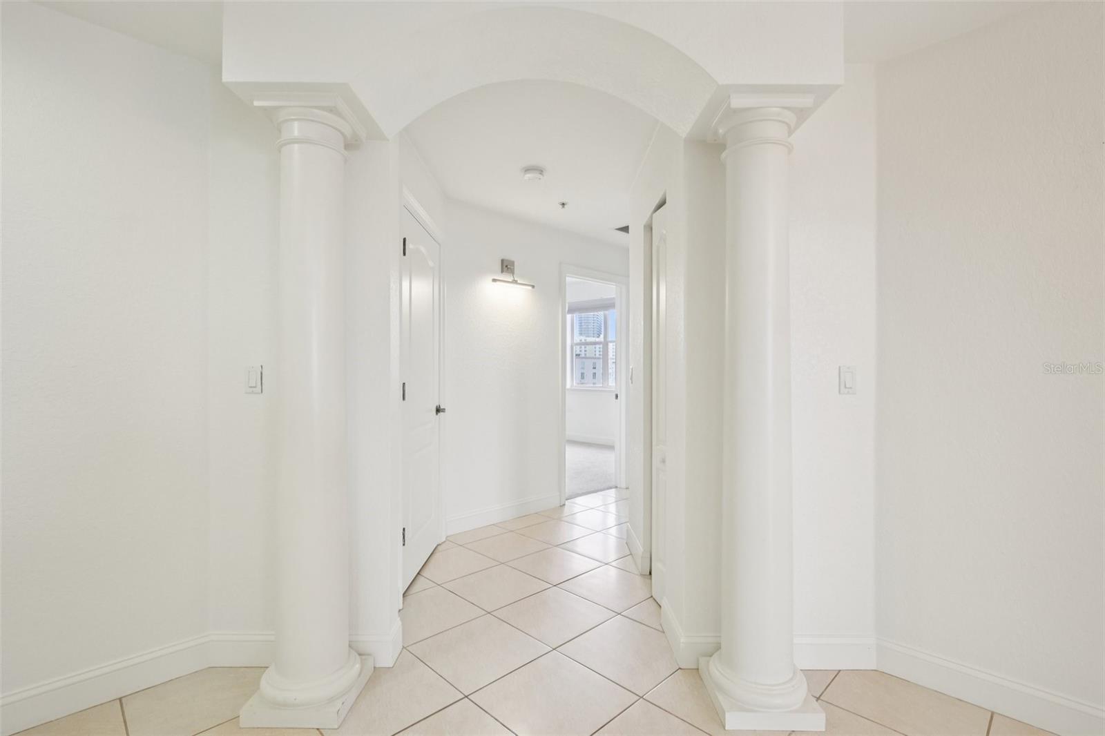 Image 5 of 41 For 750 4th Avenue S 502