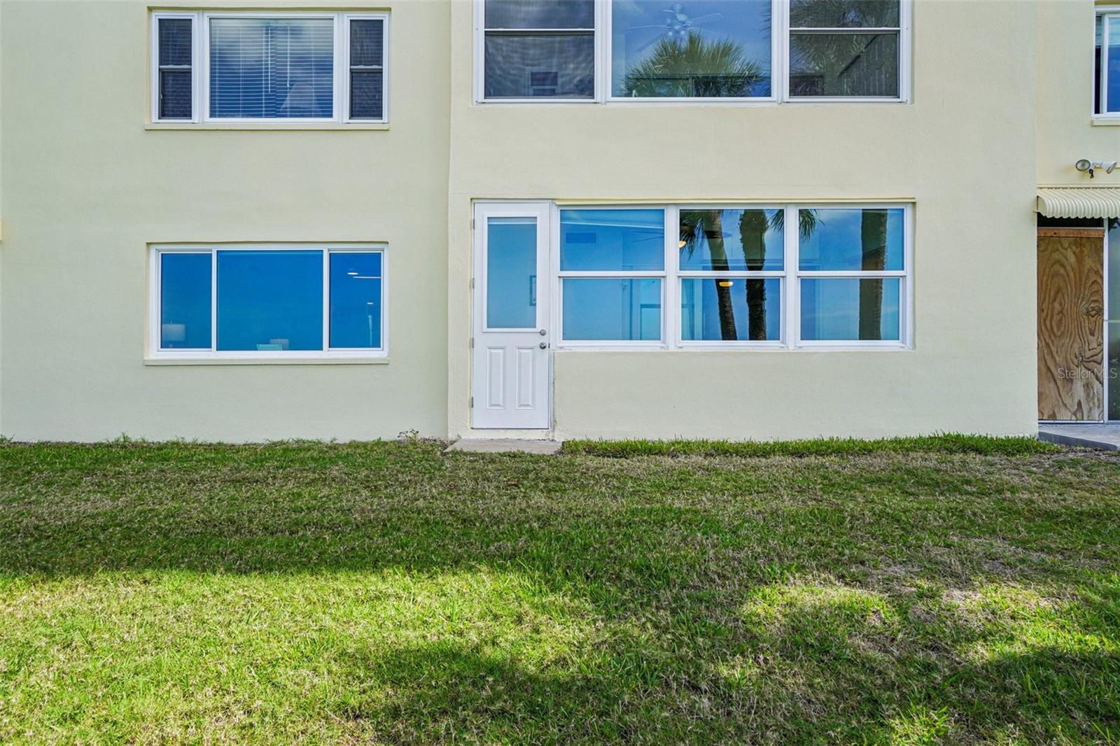 Image 21 of 29 For 4750 Cove Circle 107