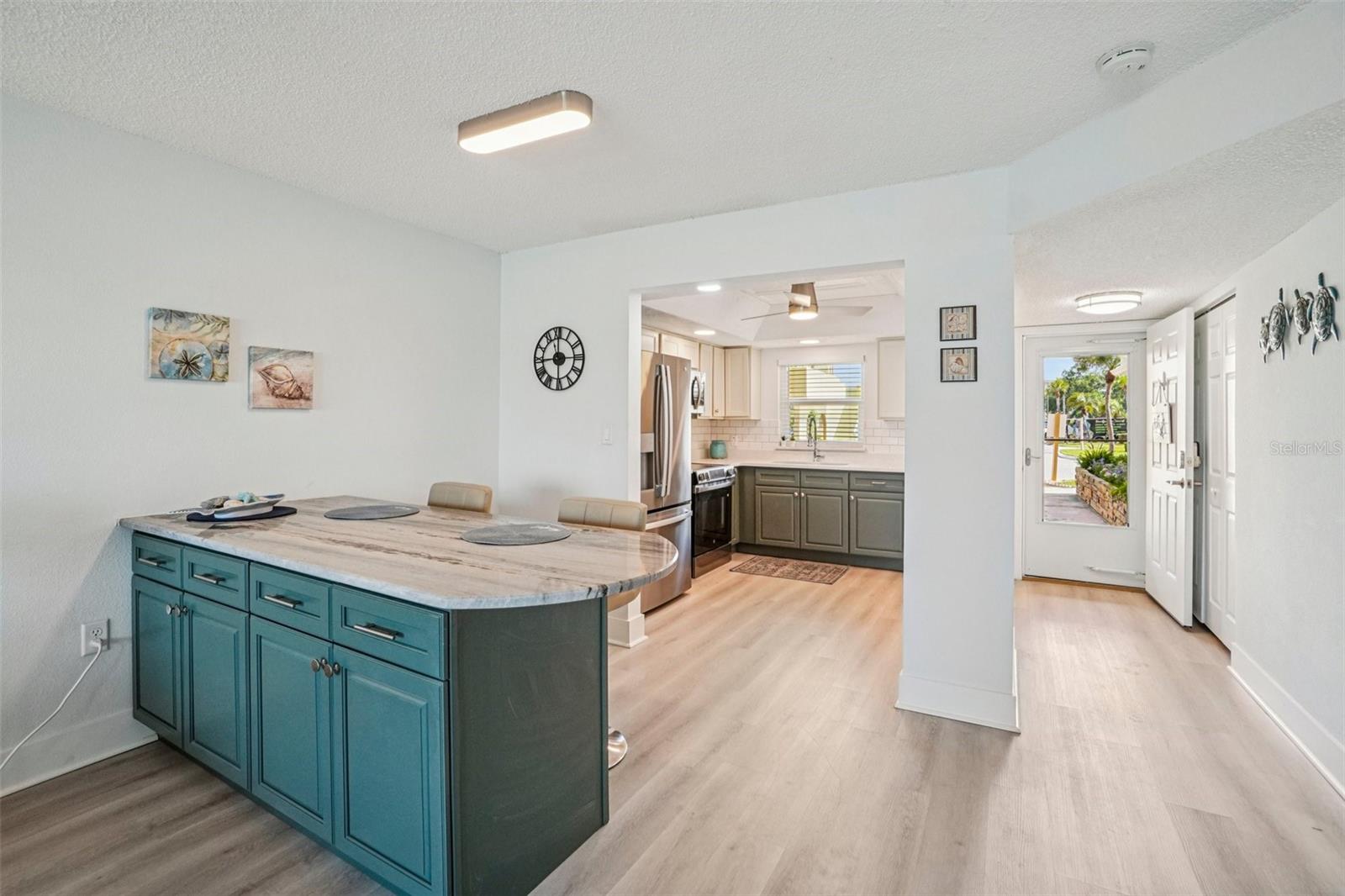 Image 5 of 29 For 4750 Cove Circle 107