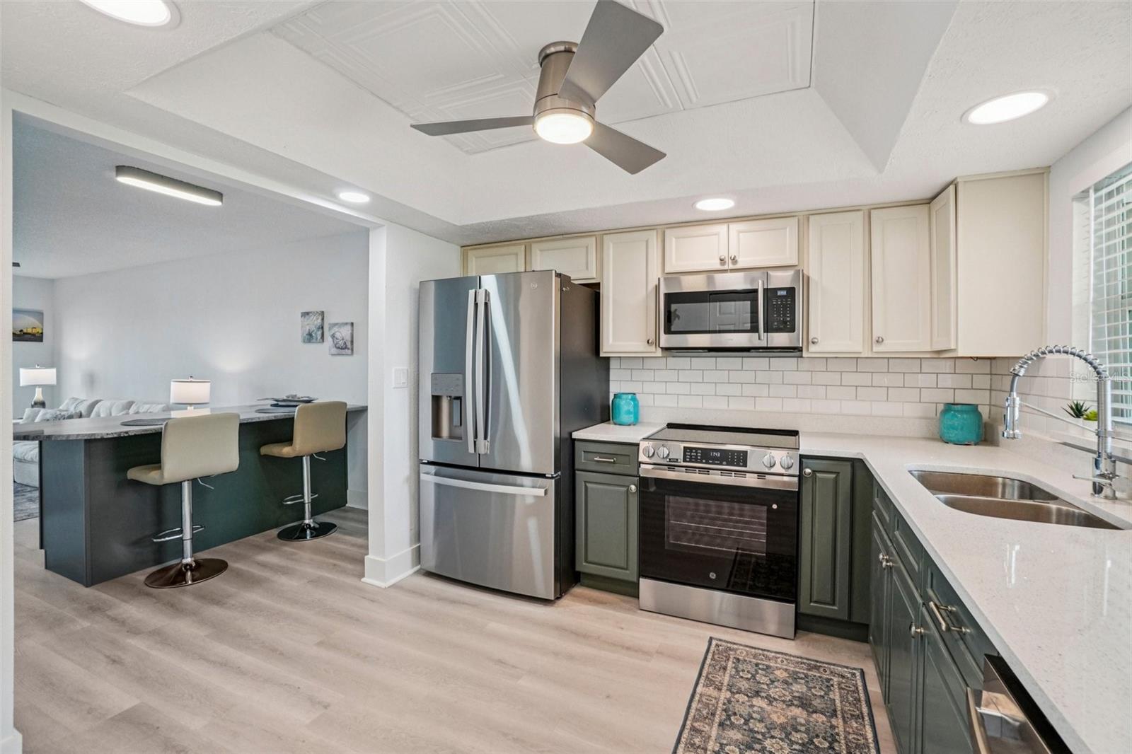 Image 6 of 29 For 4750 Cove Circle 107