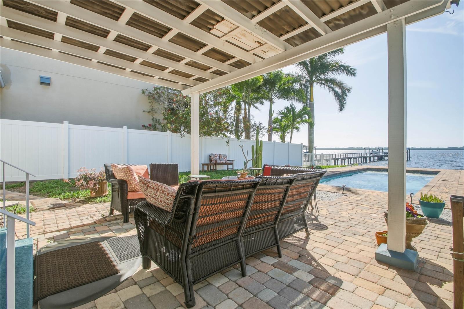 Image 10 of 25 For 950 Weedon Drive Ne