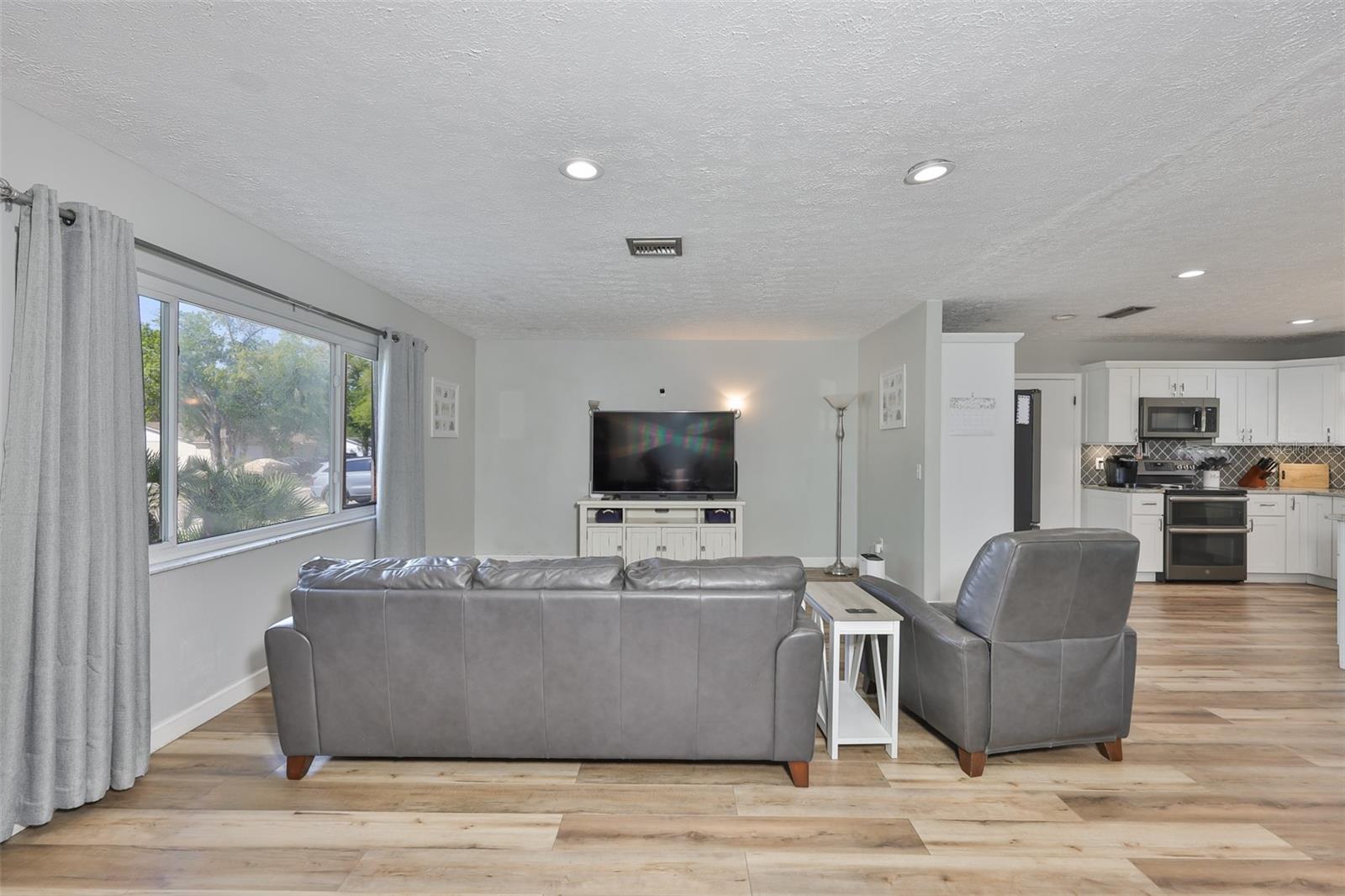 Image 17 of 40 For 116 Mary Kay Court