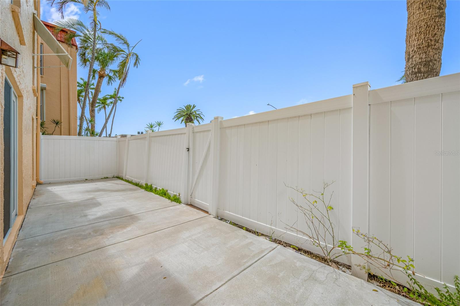 Image 32 of 43 For 8911 Blind Pass Road 114