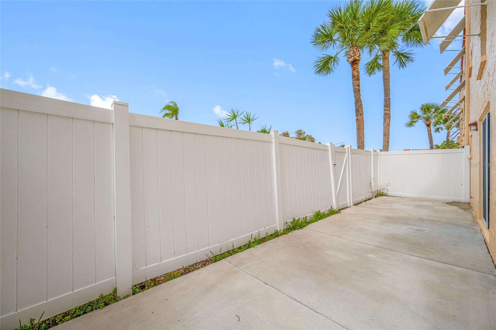 Image 33 of 43 For 8911 Blind Pass Road 114