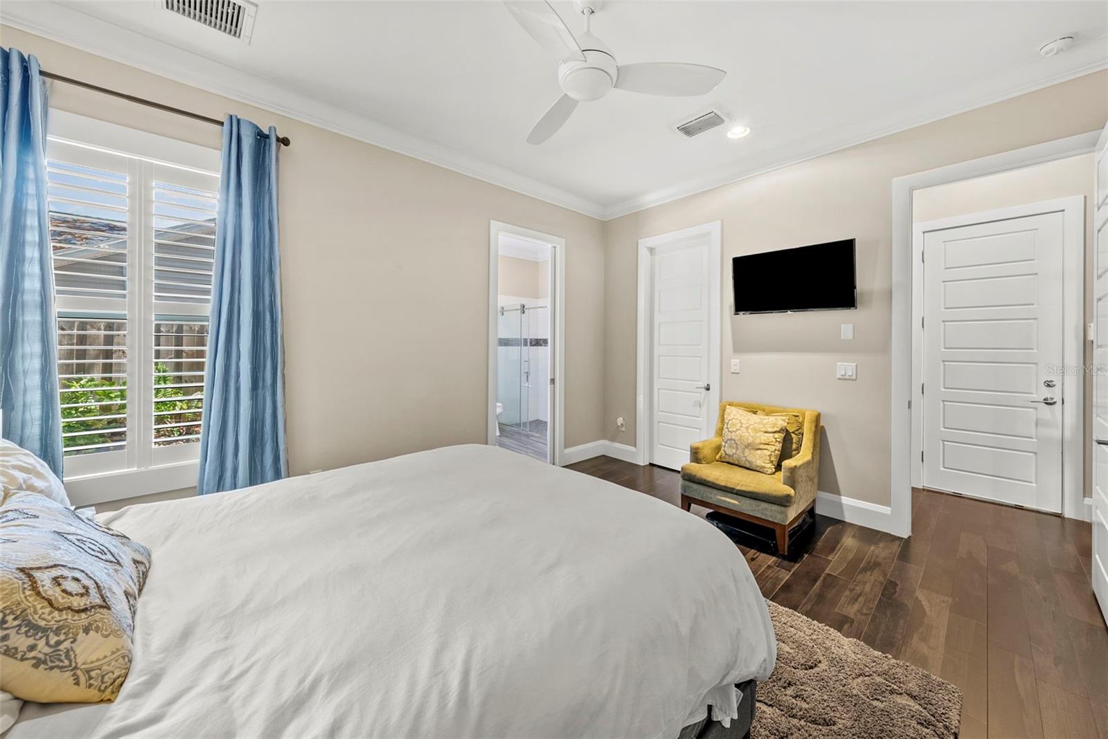 Image 23 of 59 For 3211 Bay Villa Avenue