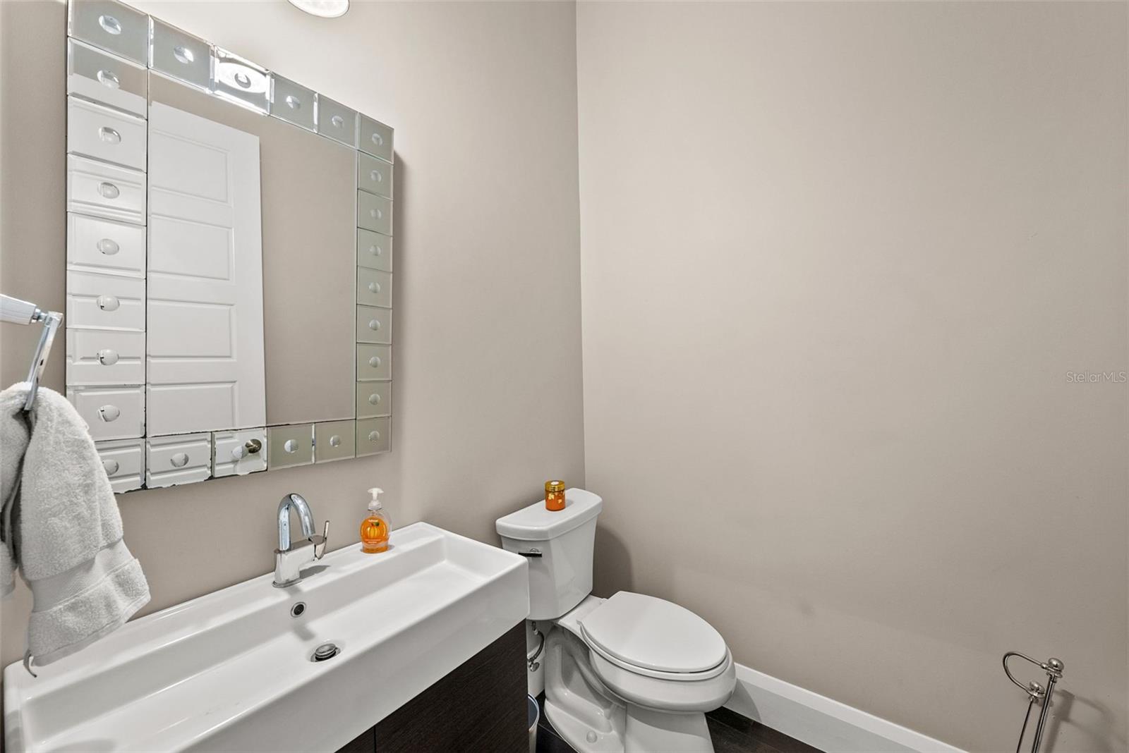 Image 31 of 59 For 3211 Bay Villa Avenue