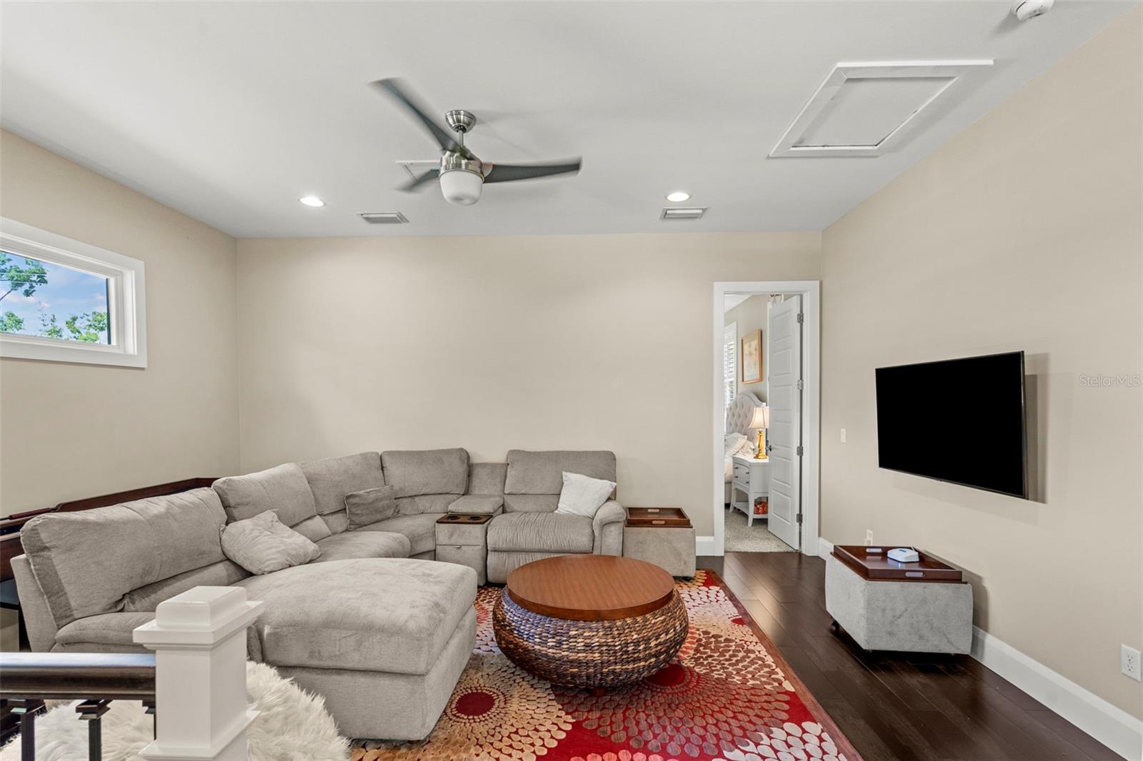 Image 32 of 59 For 3211 Bay Villa Avenue