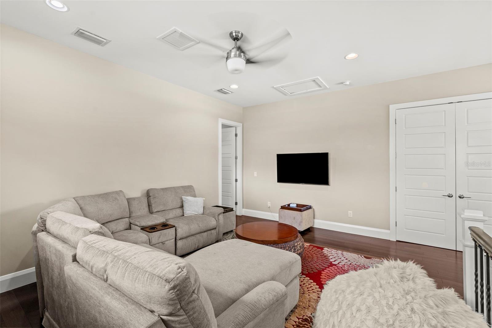 Image 34 of 59 For 3211 Bay Villa Avenue