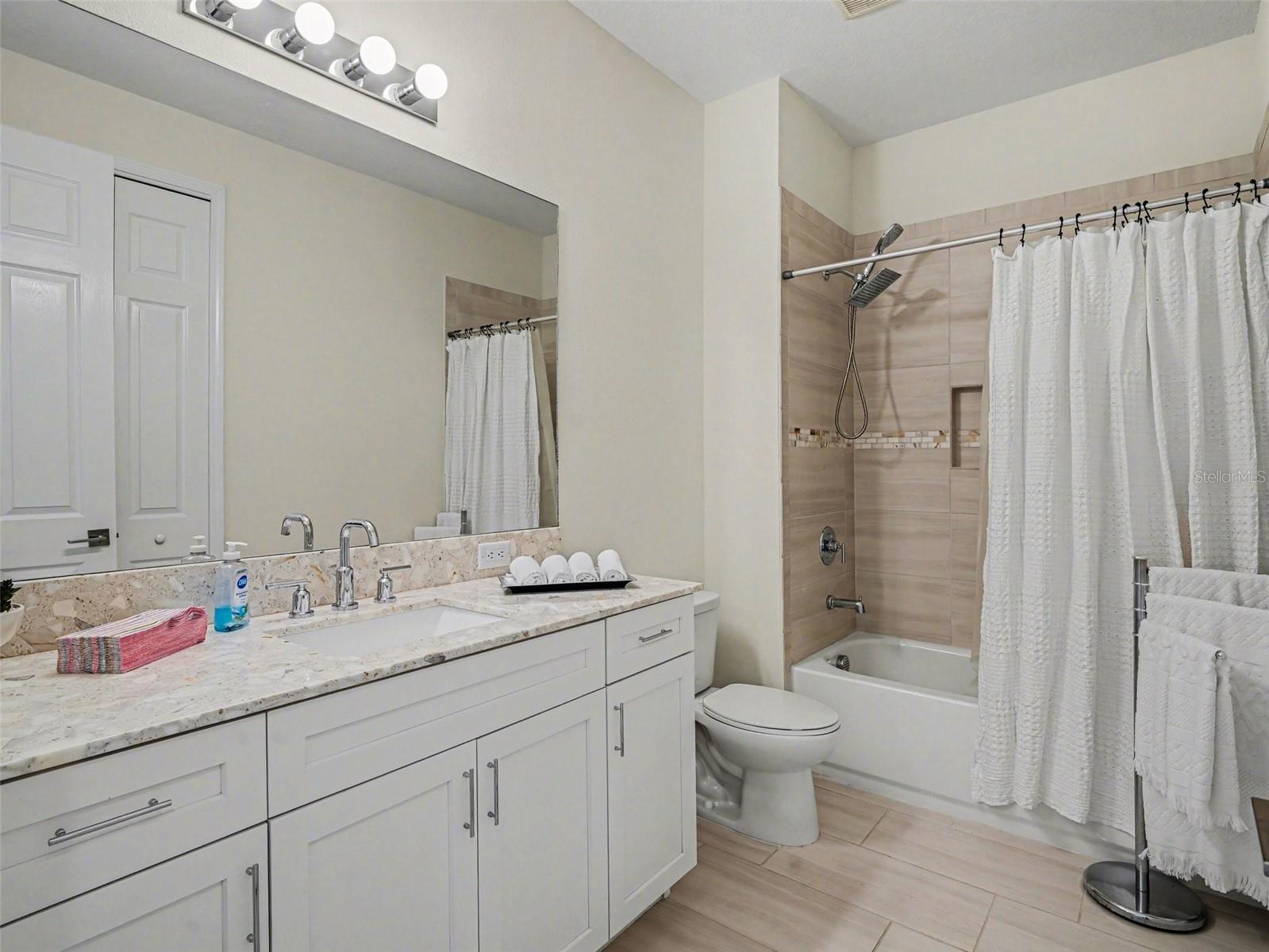 Image 12 of 32 For 5508 Title Row Drive