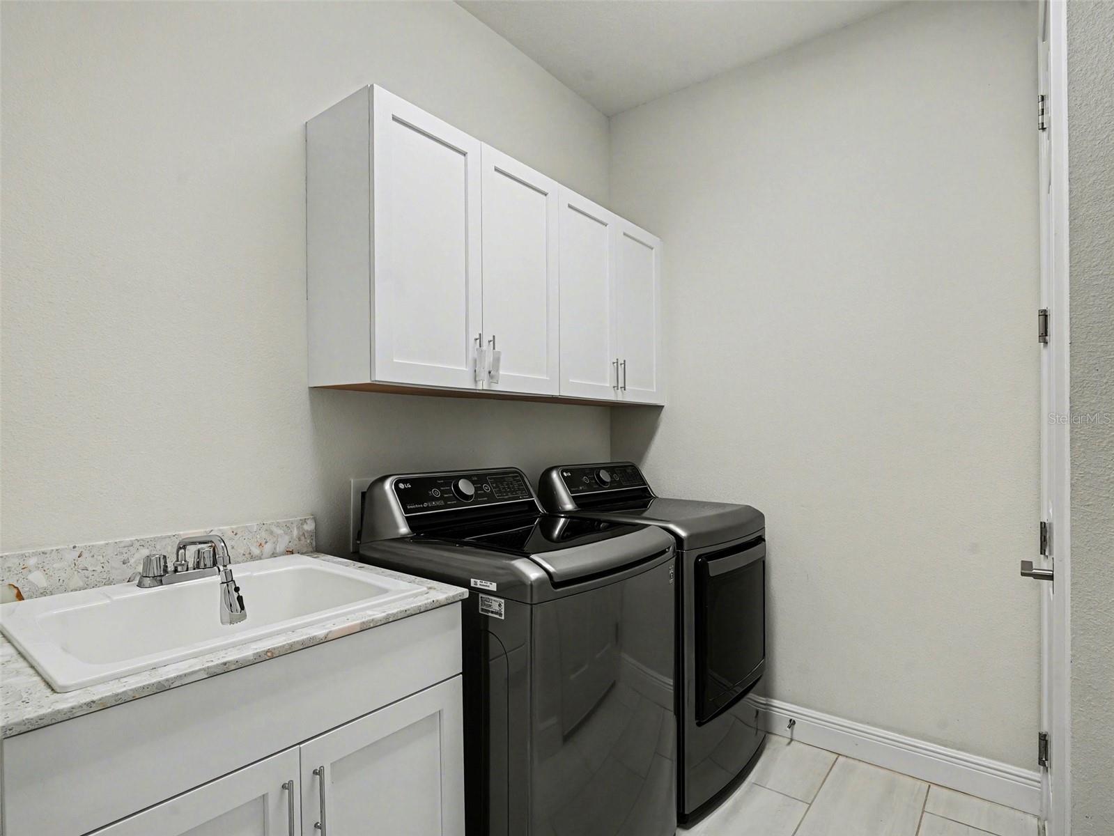 Image 16 of 32 For 5508 Title Row Drive