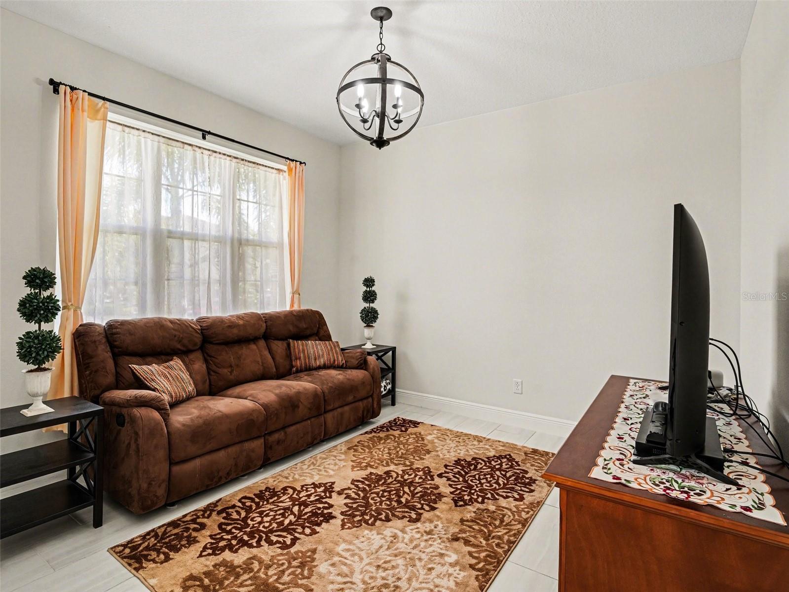 Image 4 of 32 For 5508 Title Row Drive