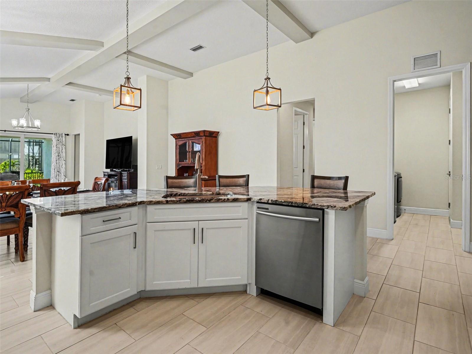 Image 7 of 32 For 5508 Title Row Drive