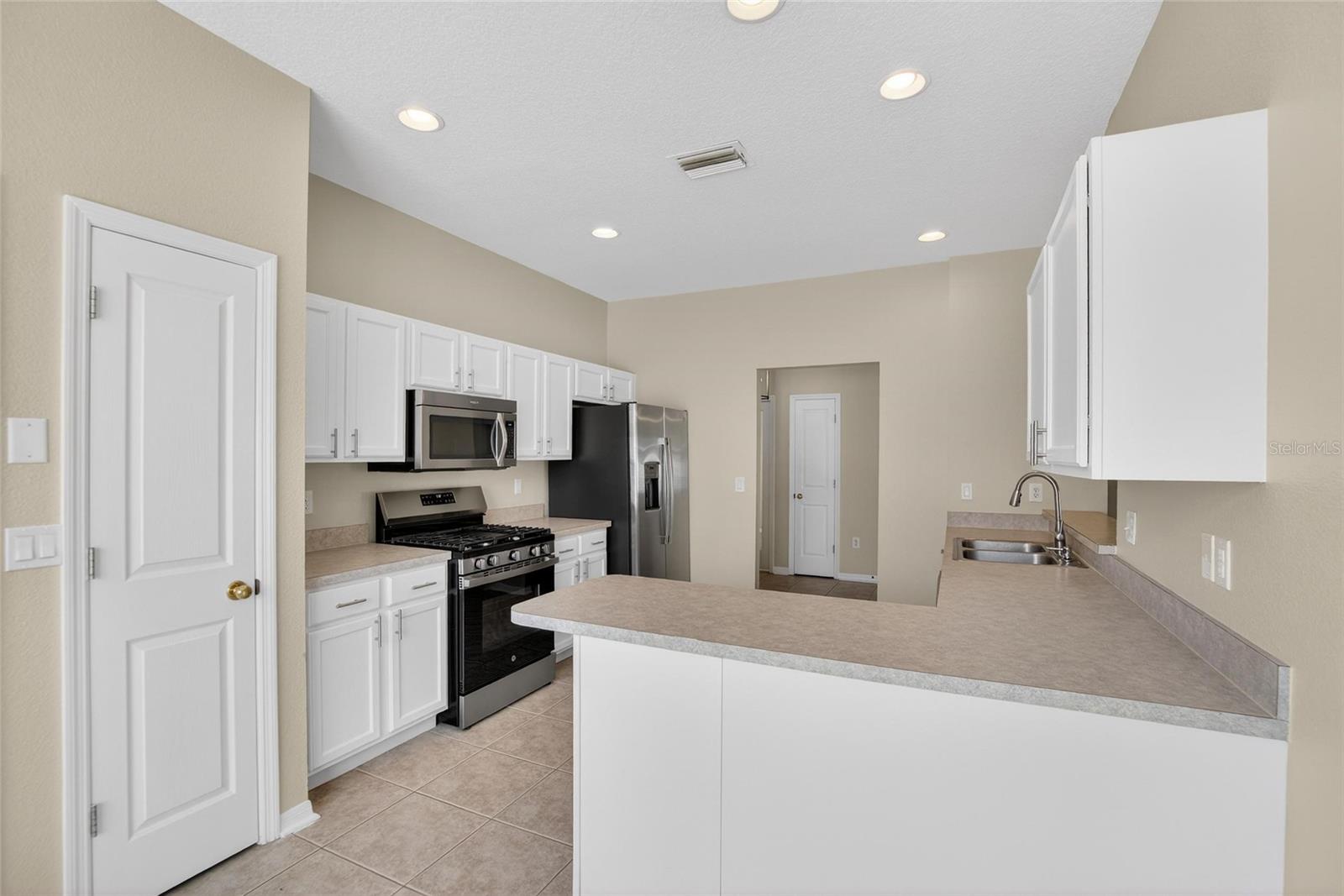 Image 16 of 74 For 5714 Hawkgrove Place