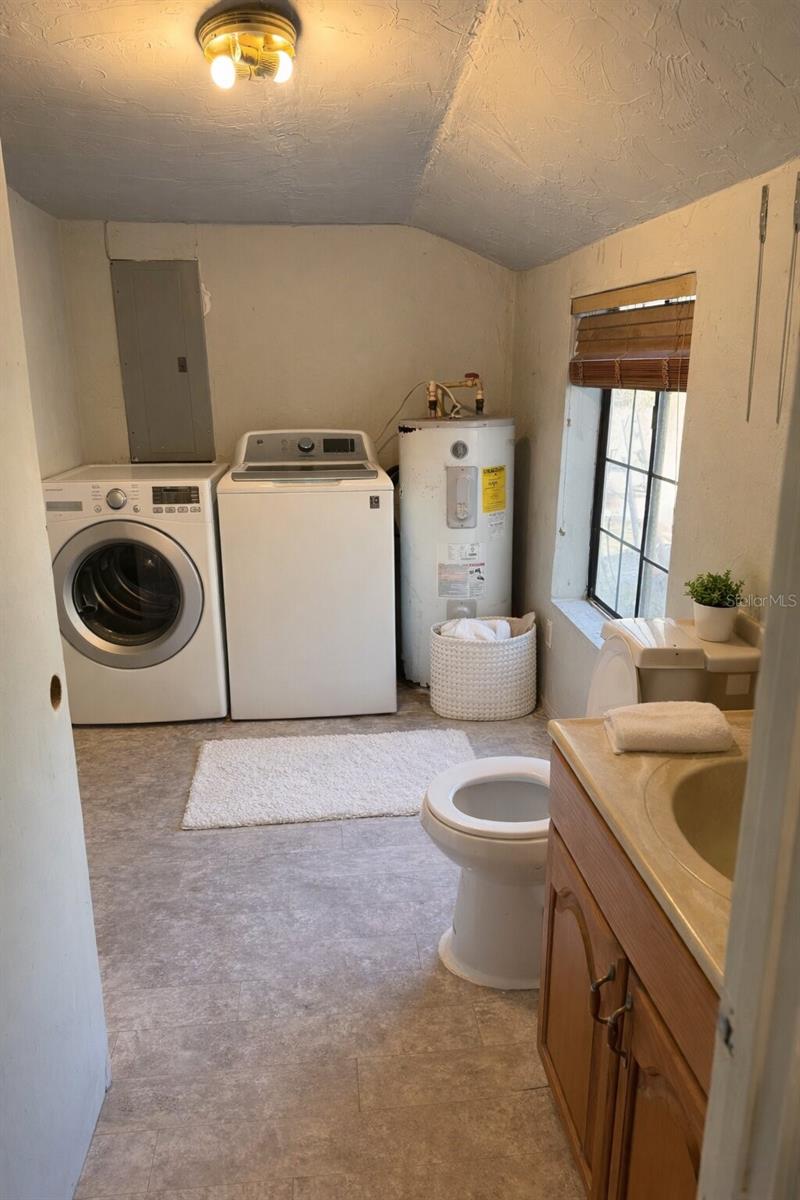 Image 11 of 22 For 7923 18th Avenue E