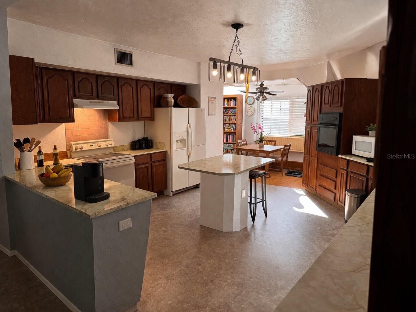 Image 5 of 22 For 7923 18th Avenue E