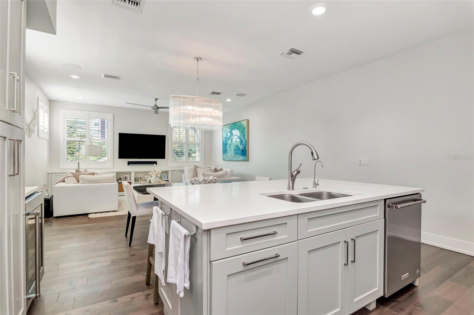 Listing photo id 11 for 536 4th Avenue S 2