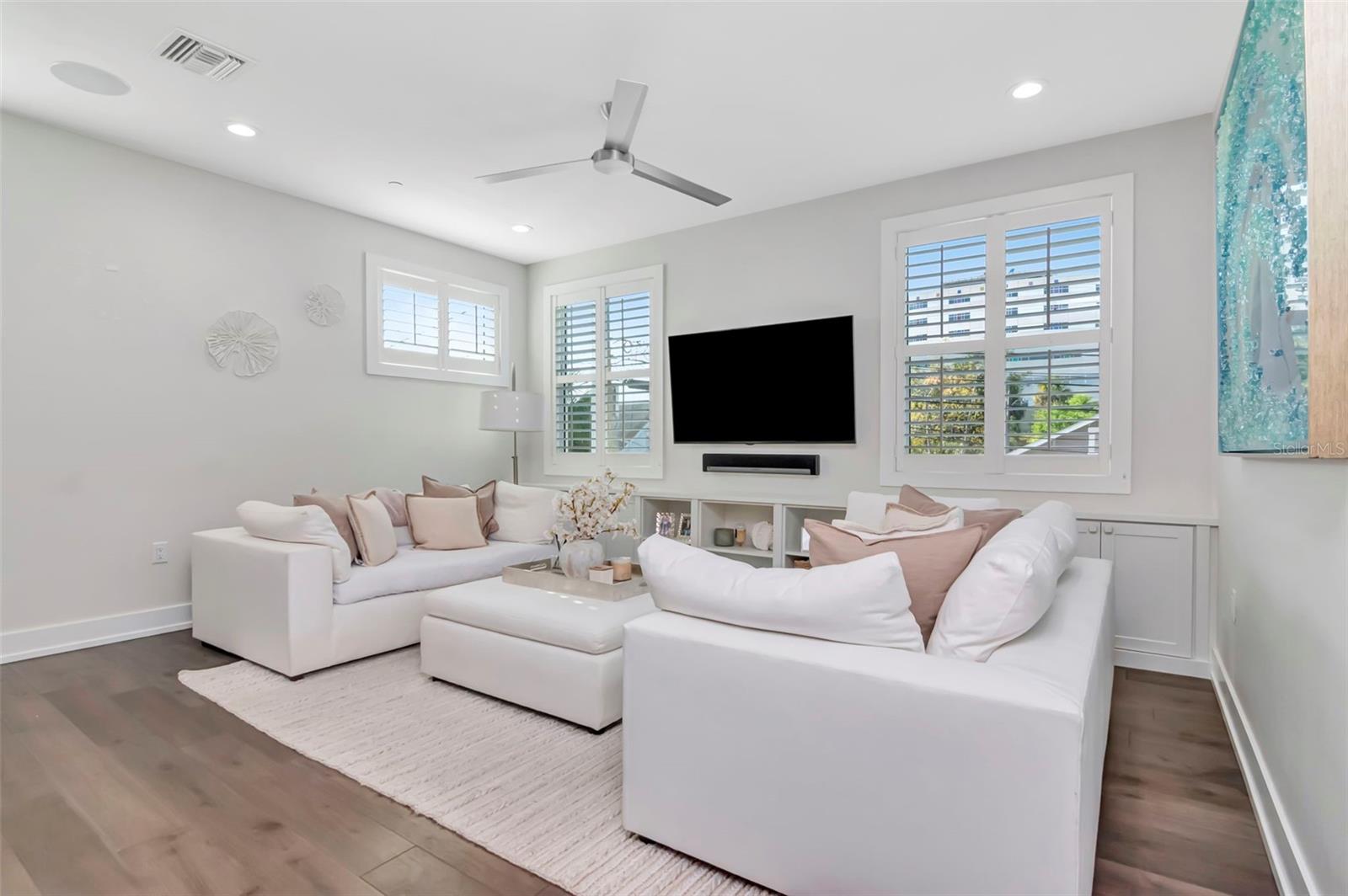 Listing photo id 24 for 536 4th Avenue S 2