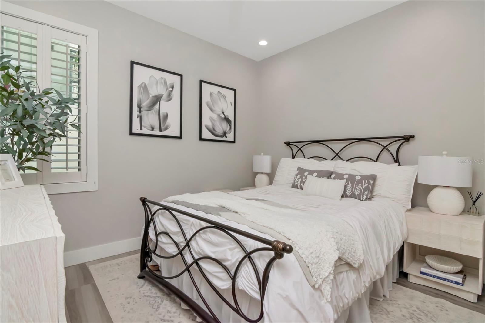 Listing photo id 1 for 536 4th Avenue S 2