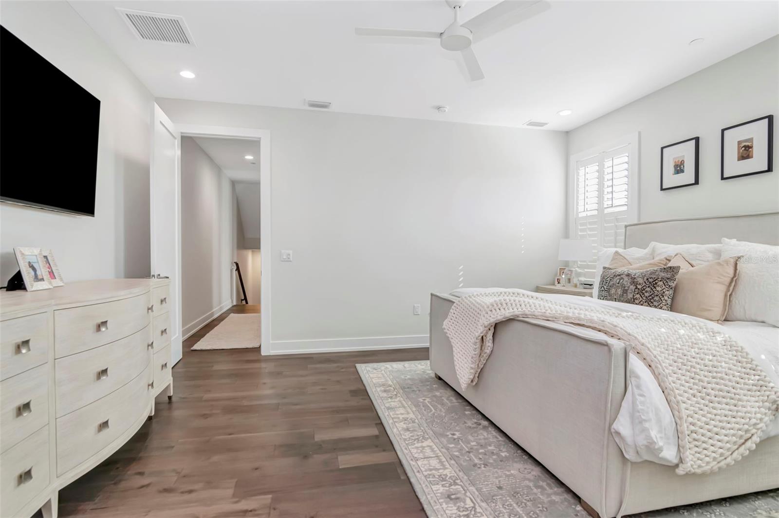 Listing photo id 29 for 536 4th Avenue S 2