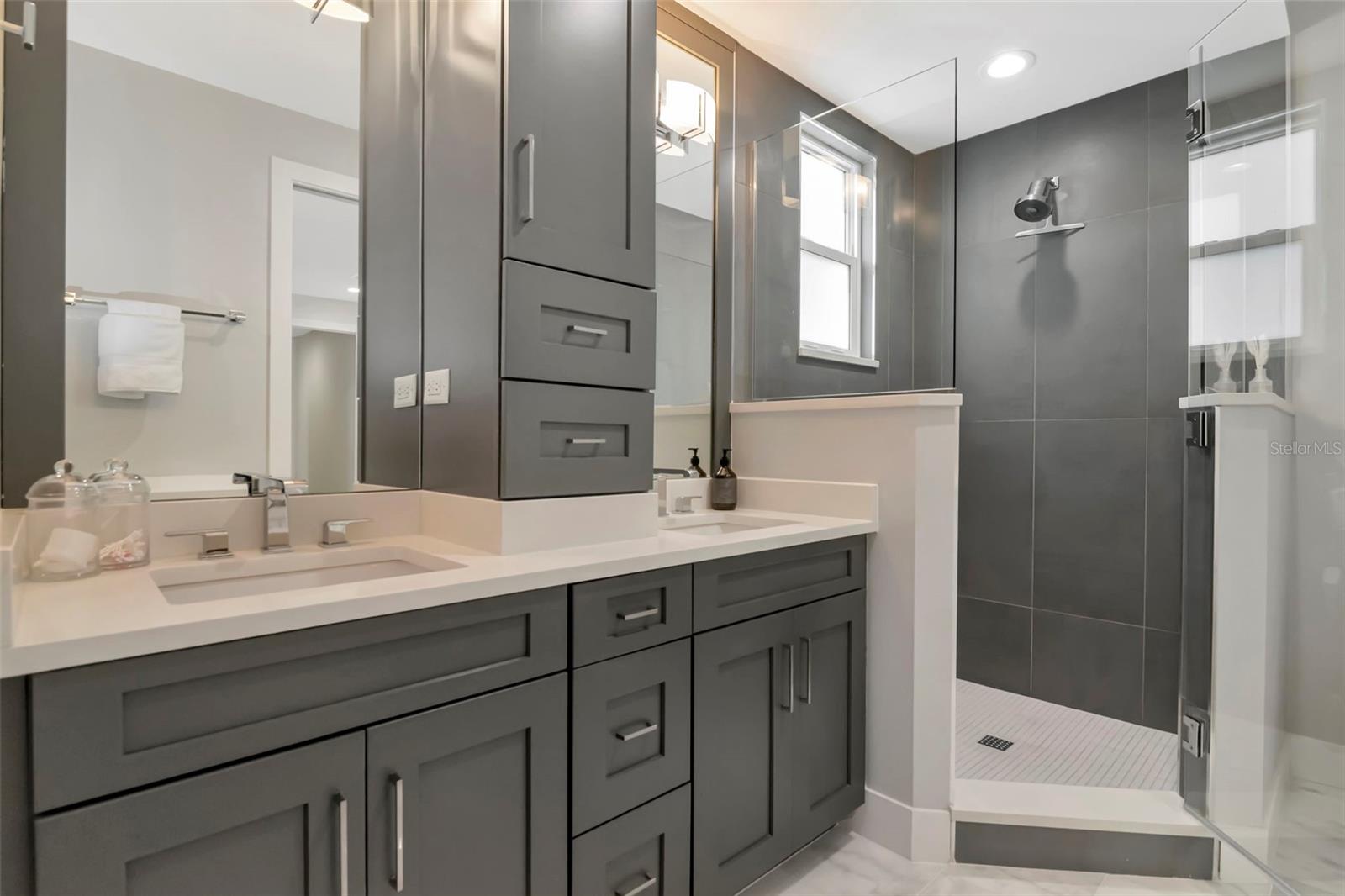 Listing photo id 31 for 536 4th Avenue S 2