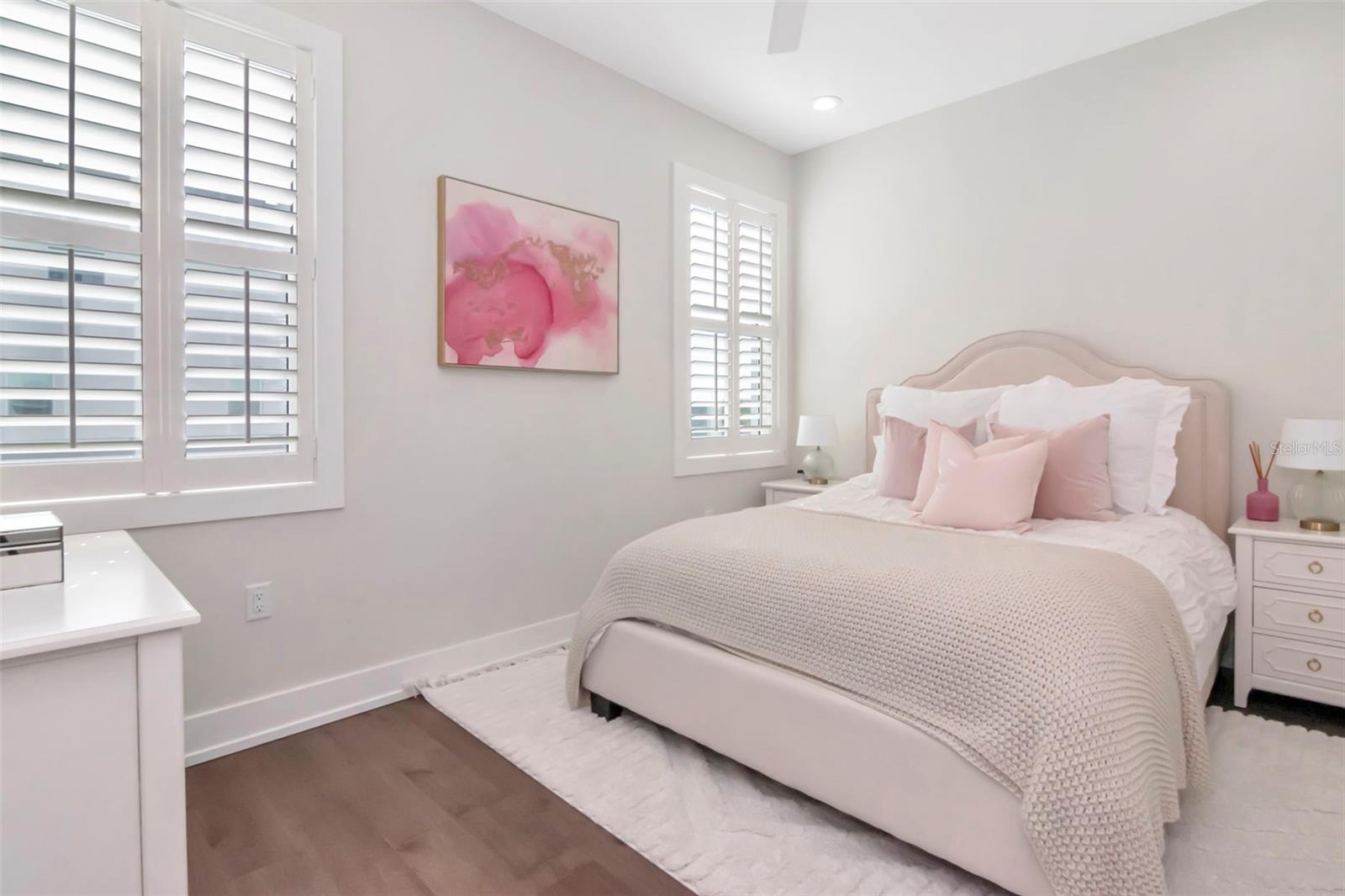 Listing photo id 34 for 536 4th Avenue S 2