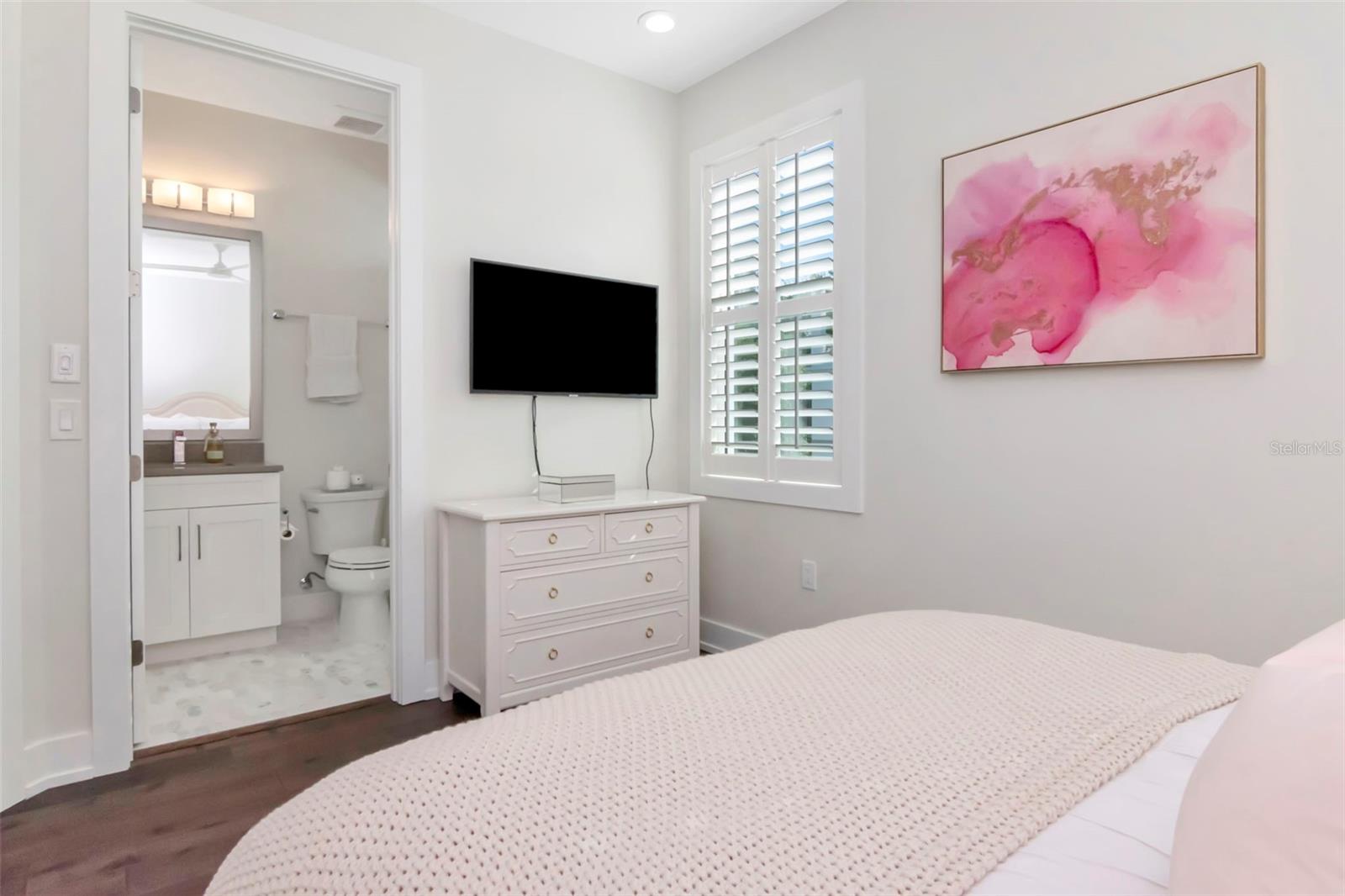 Listing photo id 35 for 536 4th Avenue S 2