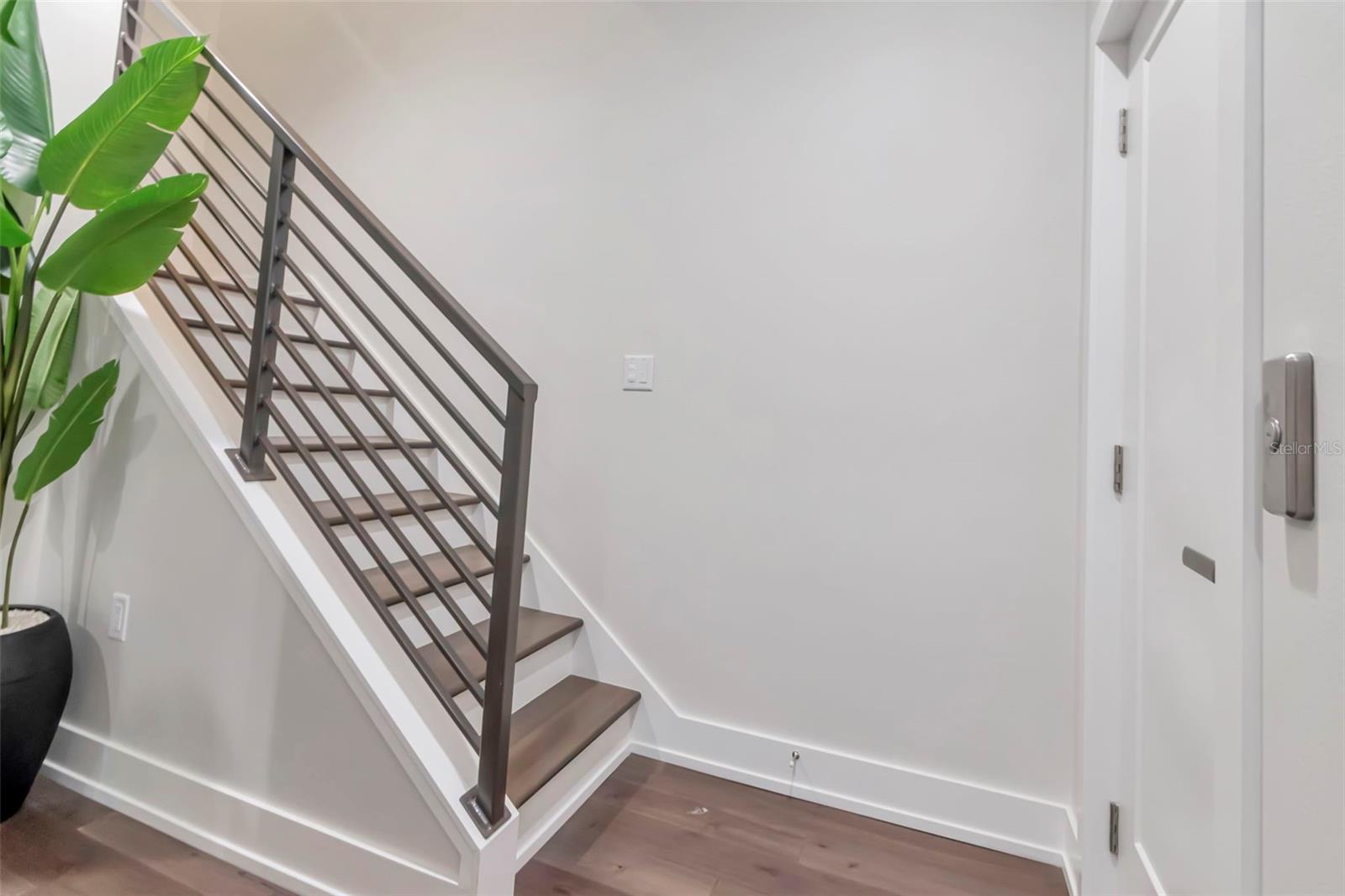 Listing photo id 38 for 536 4th Avenue S 2