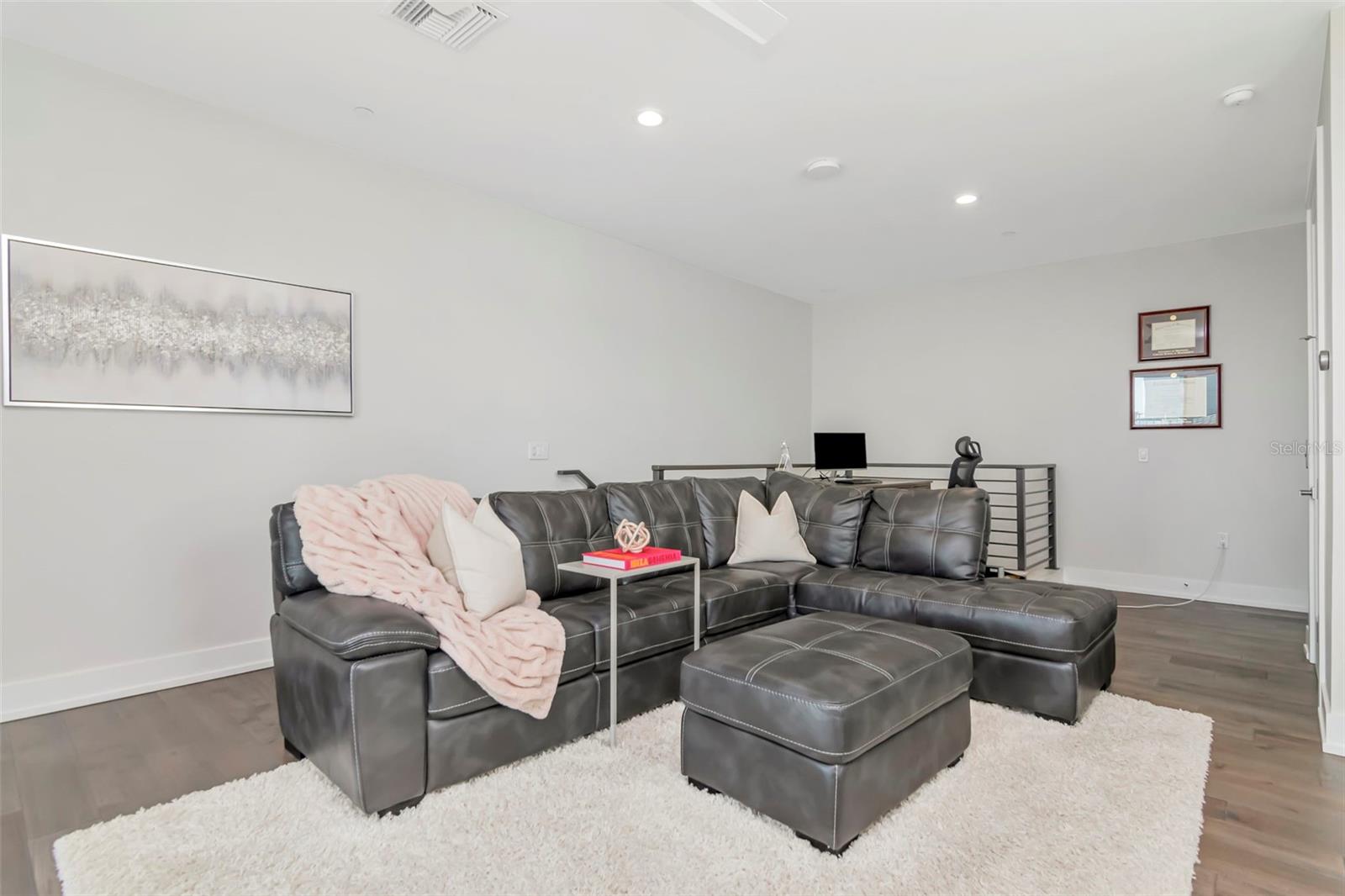 Listing photo id 40 for 536 4th Avenue S 2