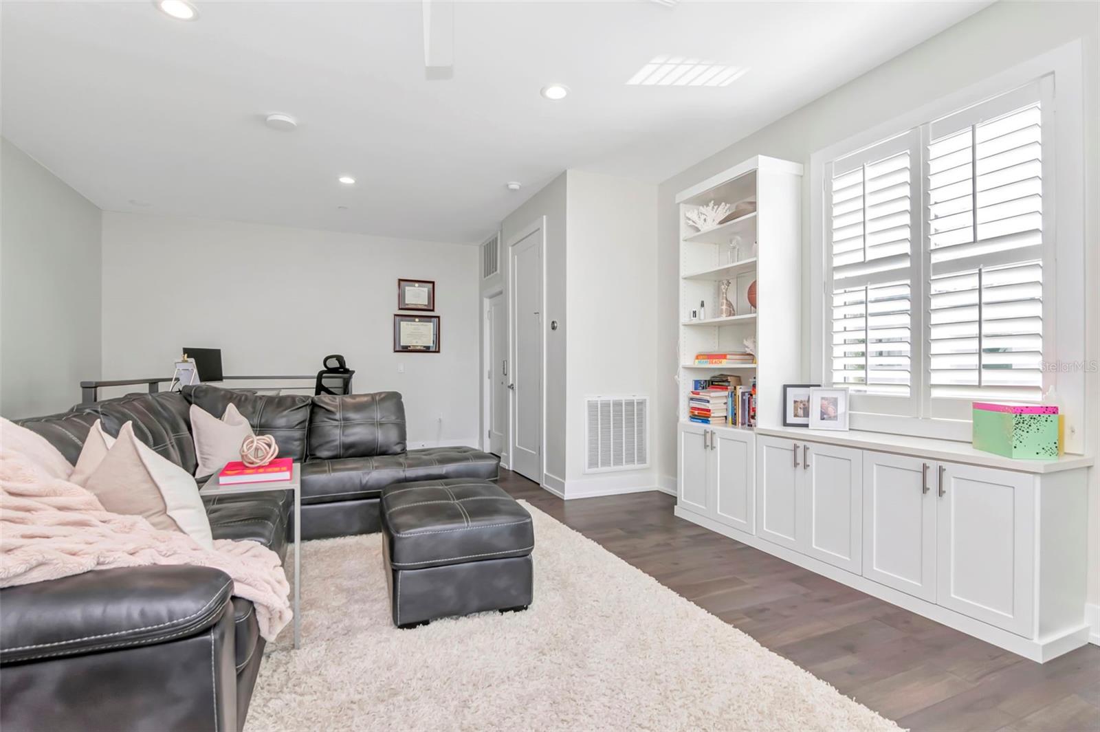 Listing photo id 41 for 536 4th Avenue S 2