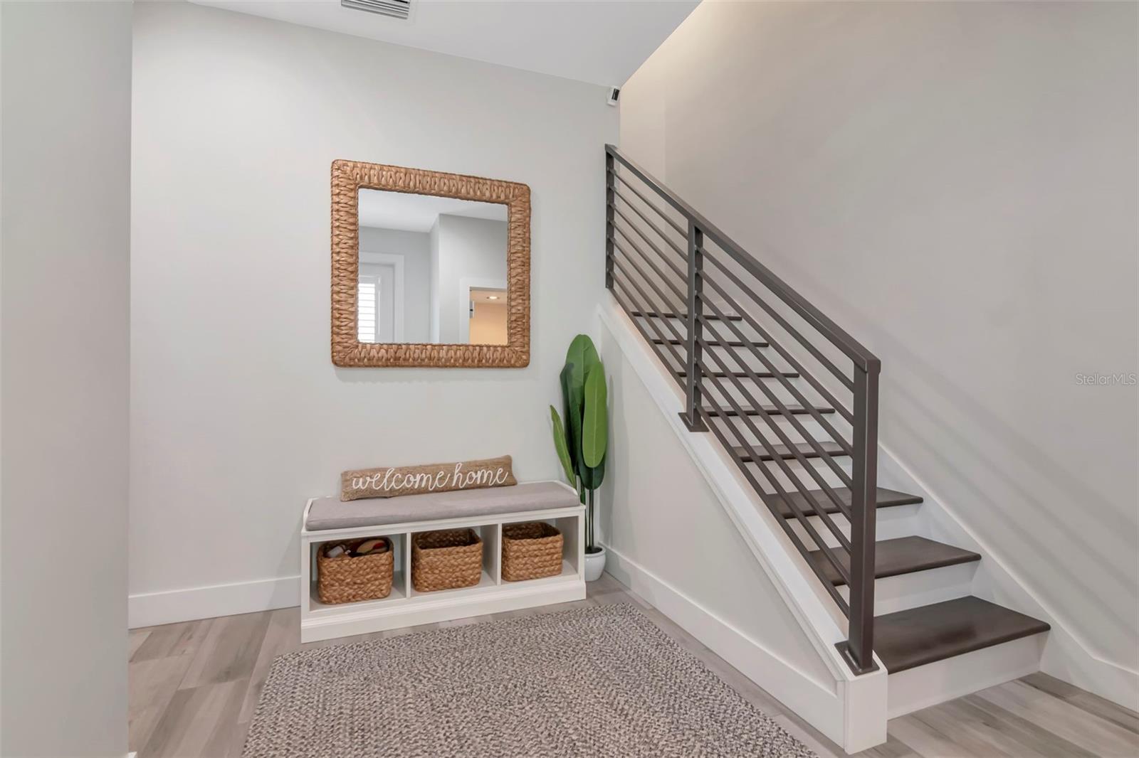 Listing photo id 3 for 536 4th Avenue S 2